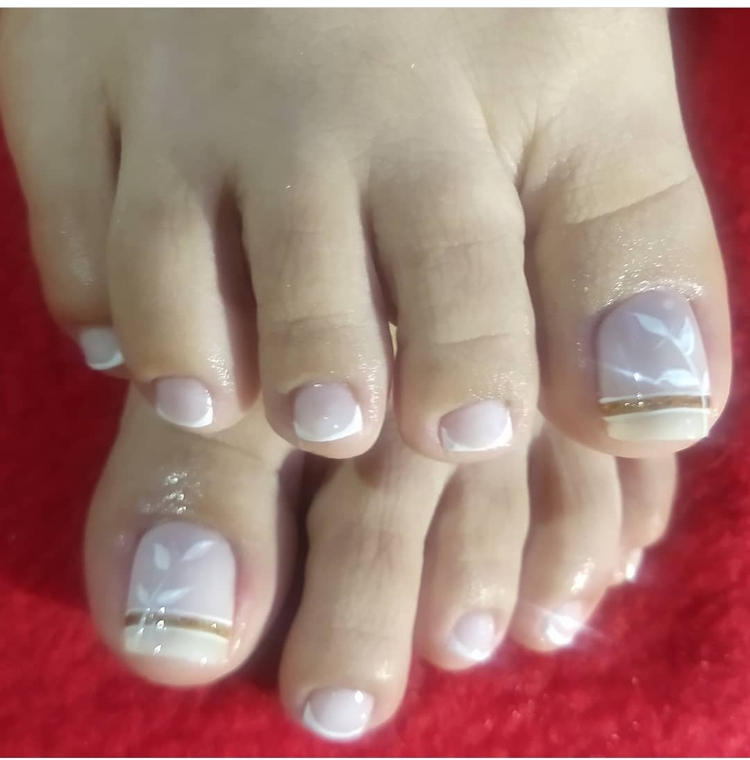 Queen feet thumbnail