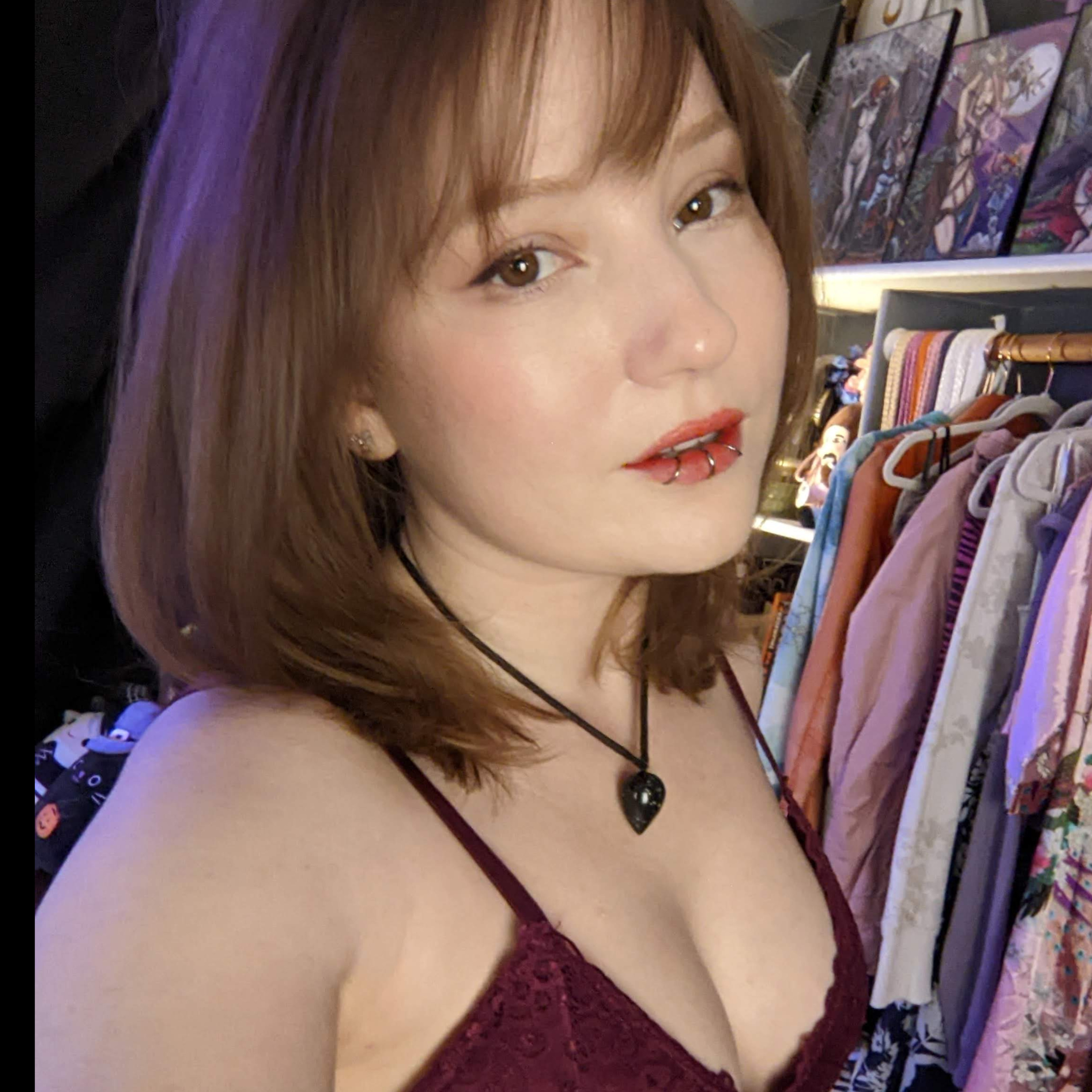 Lilith Mae ~Pale, Pierced, Petite w/@$$ profile