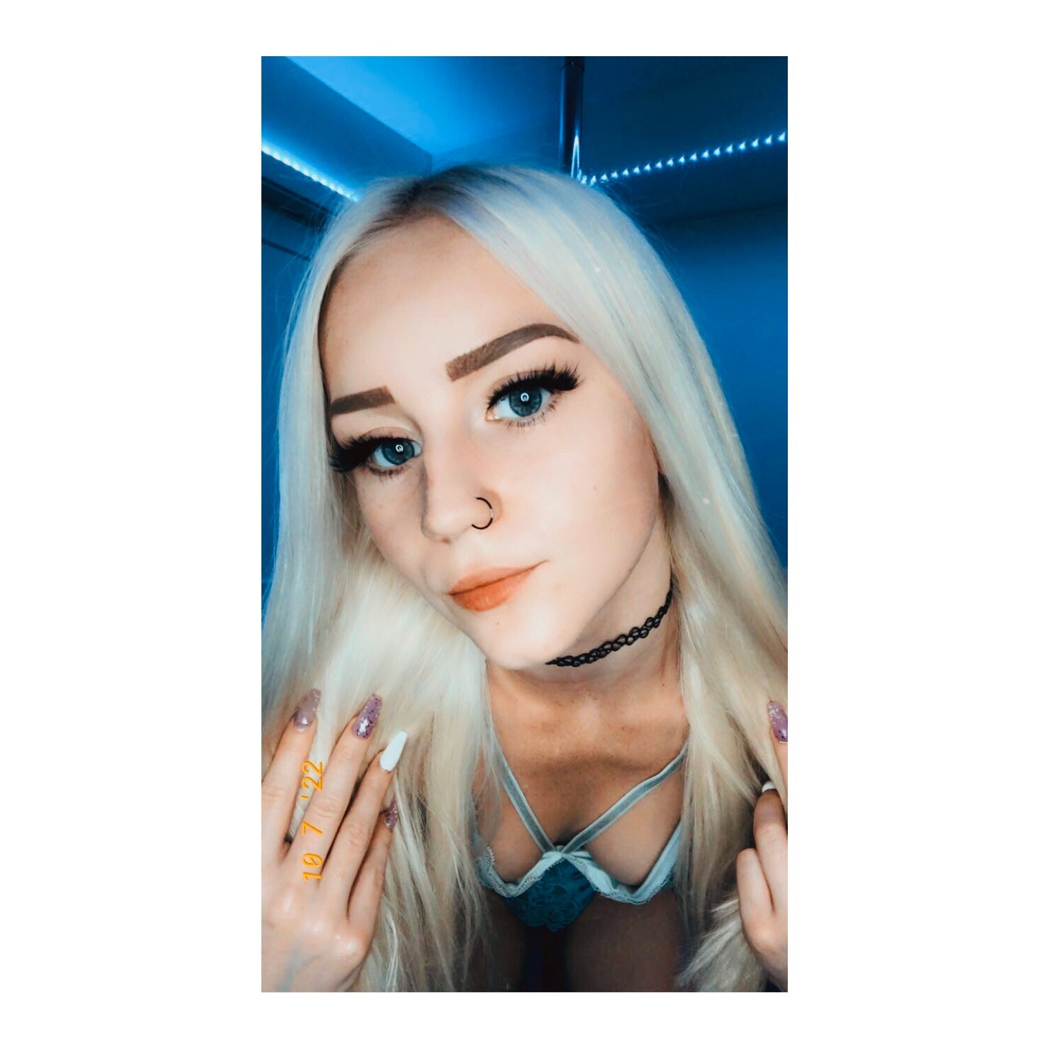 adriannnaroseee profile