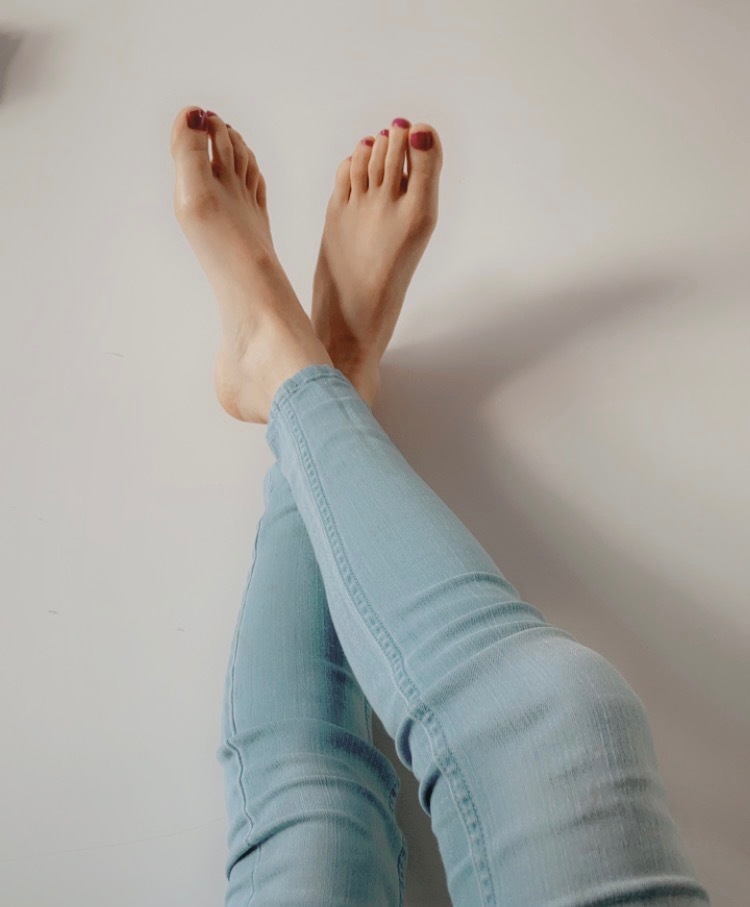 Miss feet thumbnail