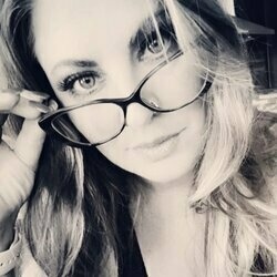 elliewrites profile