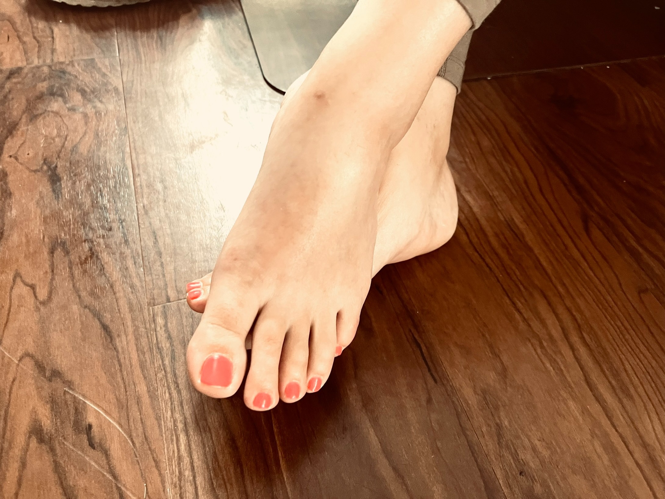 lady toes profile