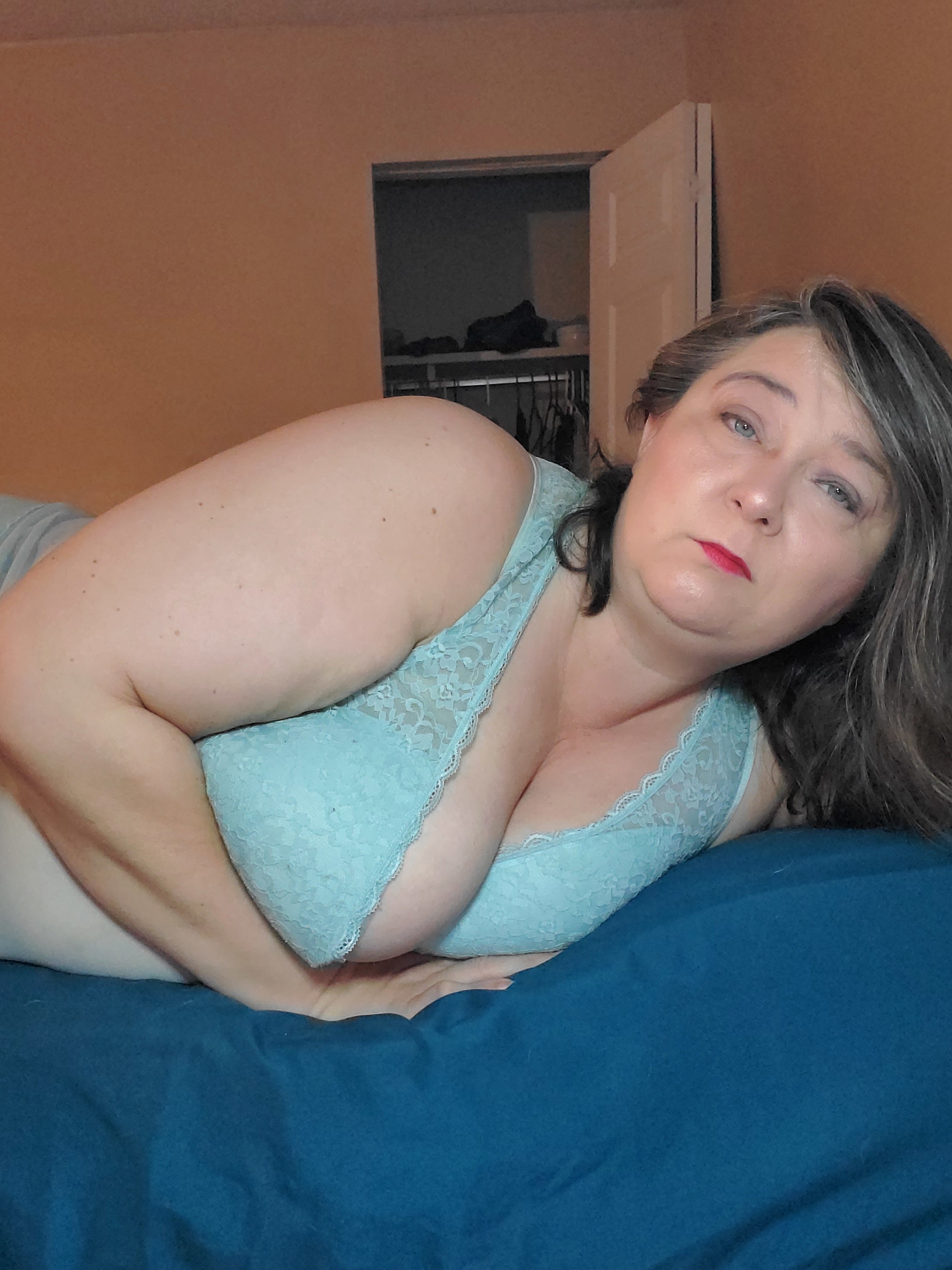 kinkybbwbookworm thumbnail