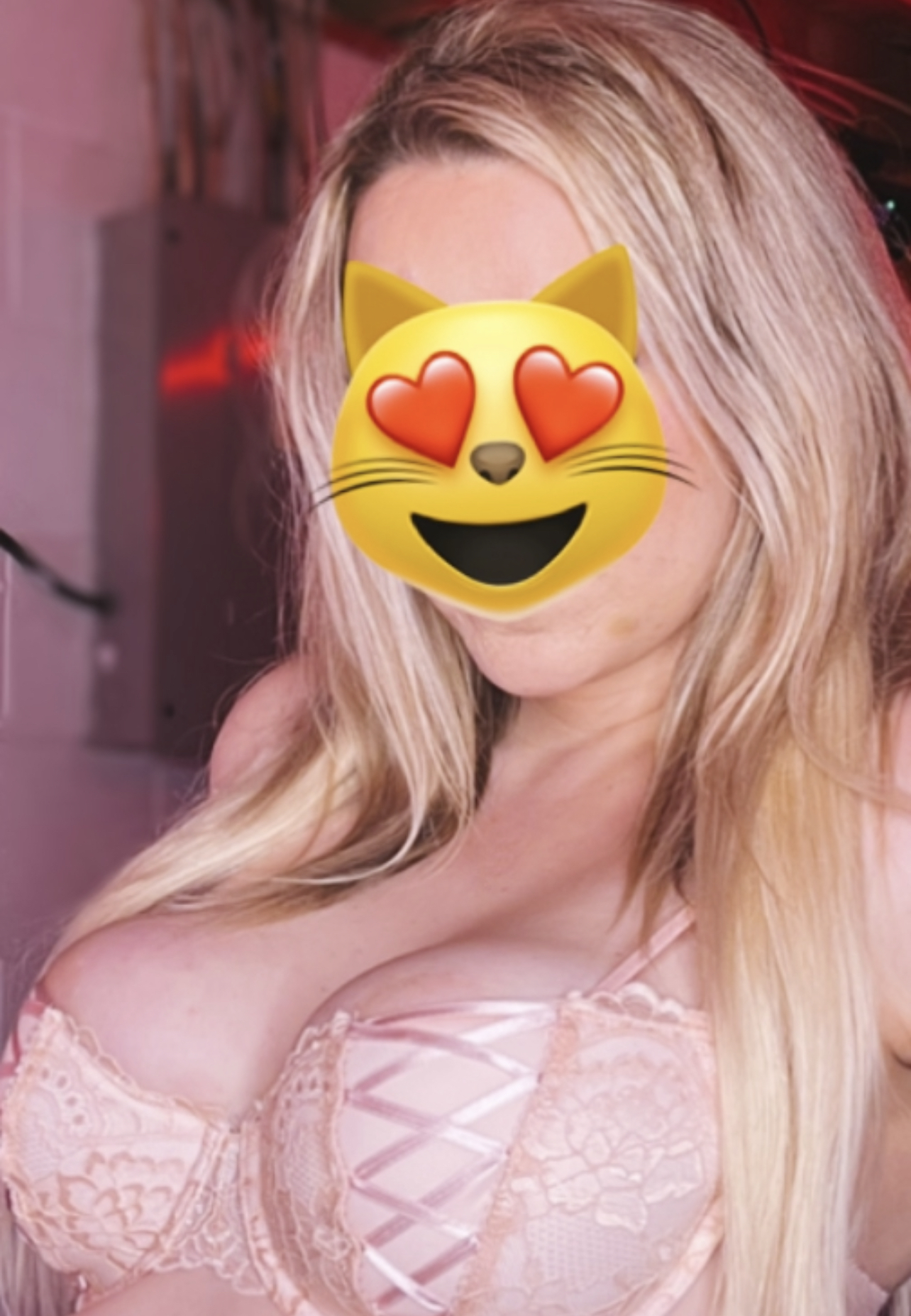 blondiehotwife89 profile