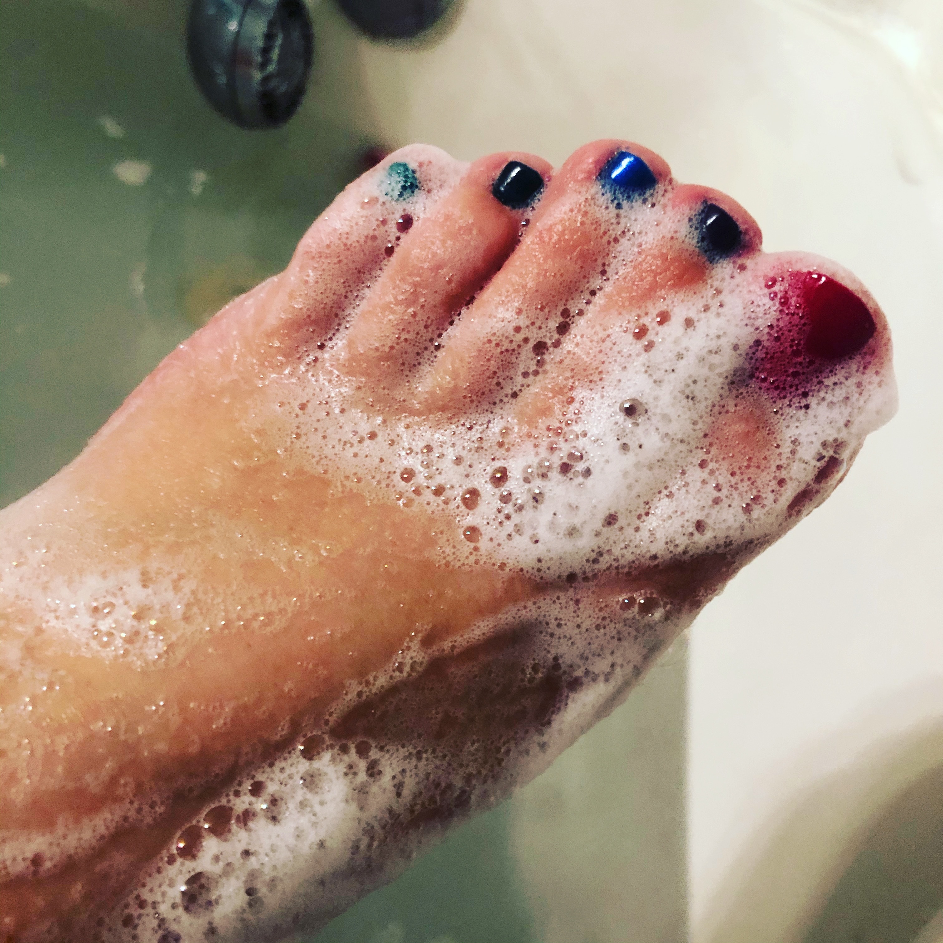 lolabearsfeet thumbnail