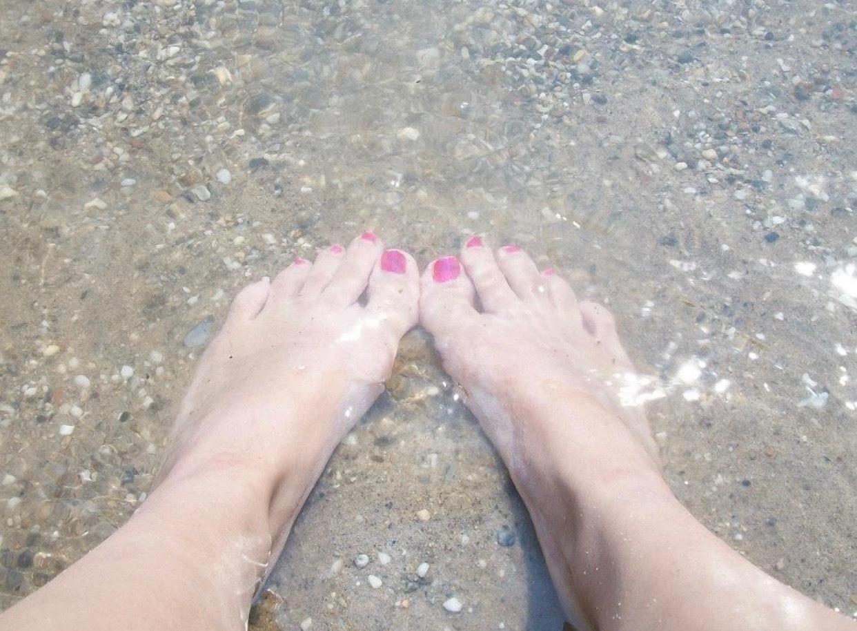 Pretty feet thumbnail