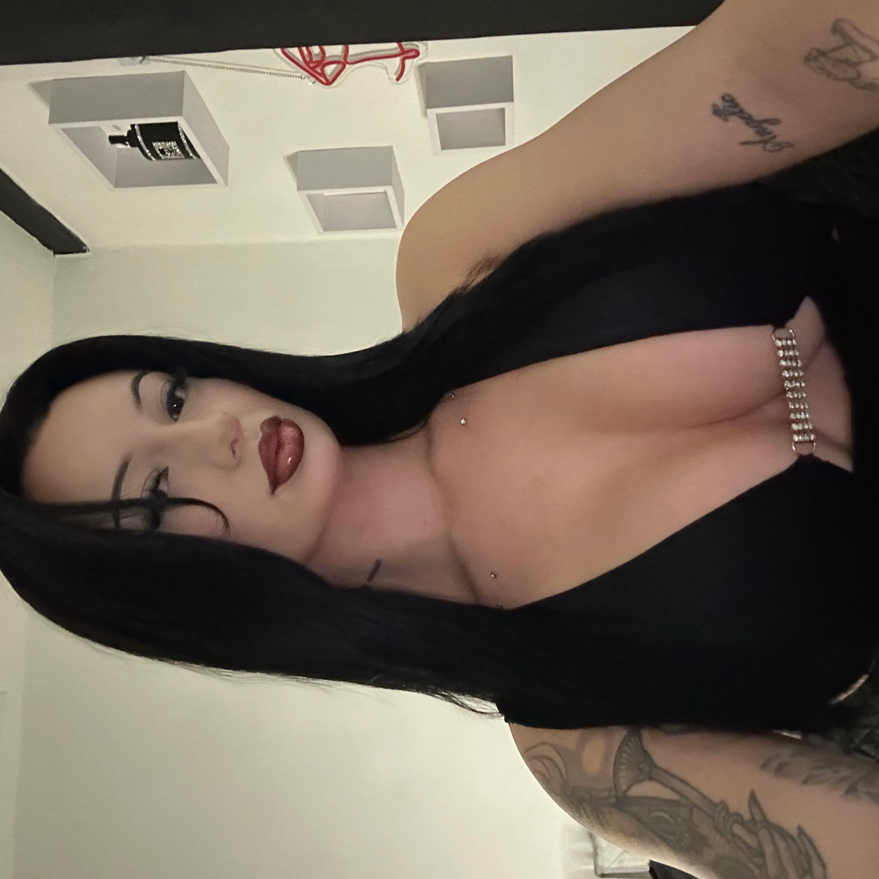 Tattooeddollj profile