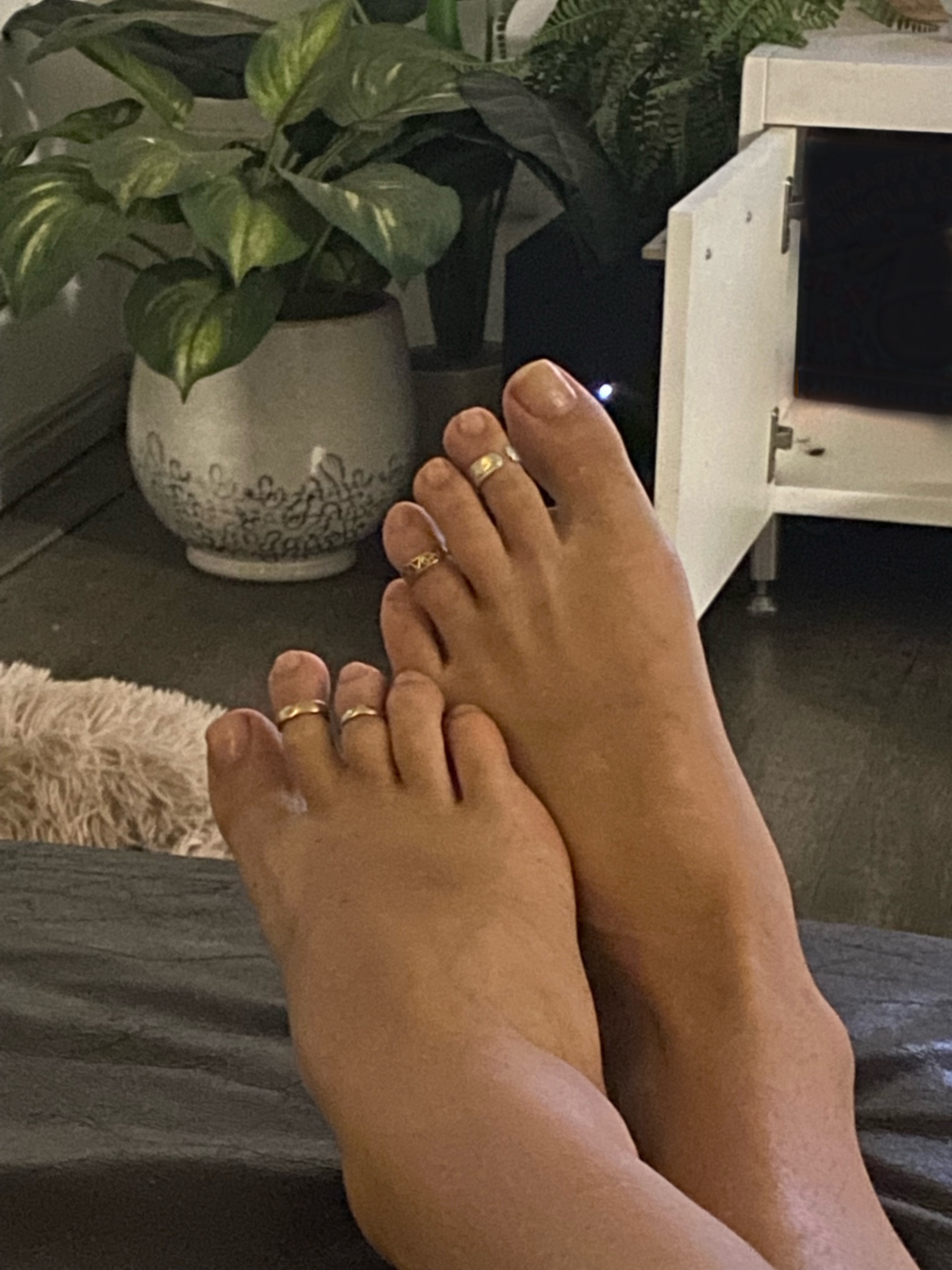 tegansfeetpicscover