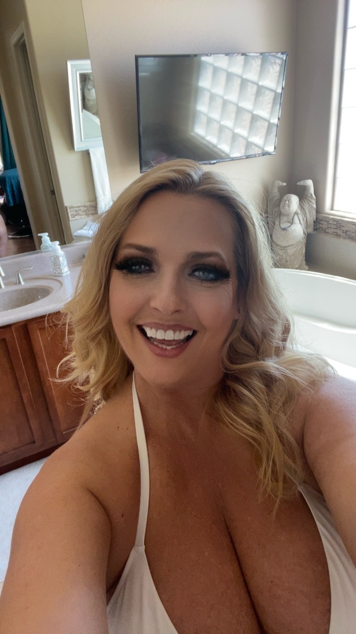 ToriHartley SFW / www.torihartleyxxx.com profile