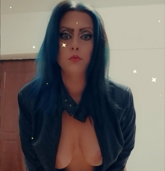 Goth Mommy FREE profile