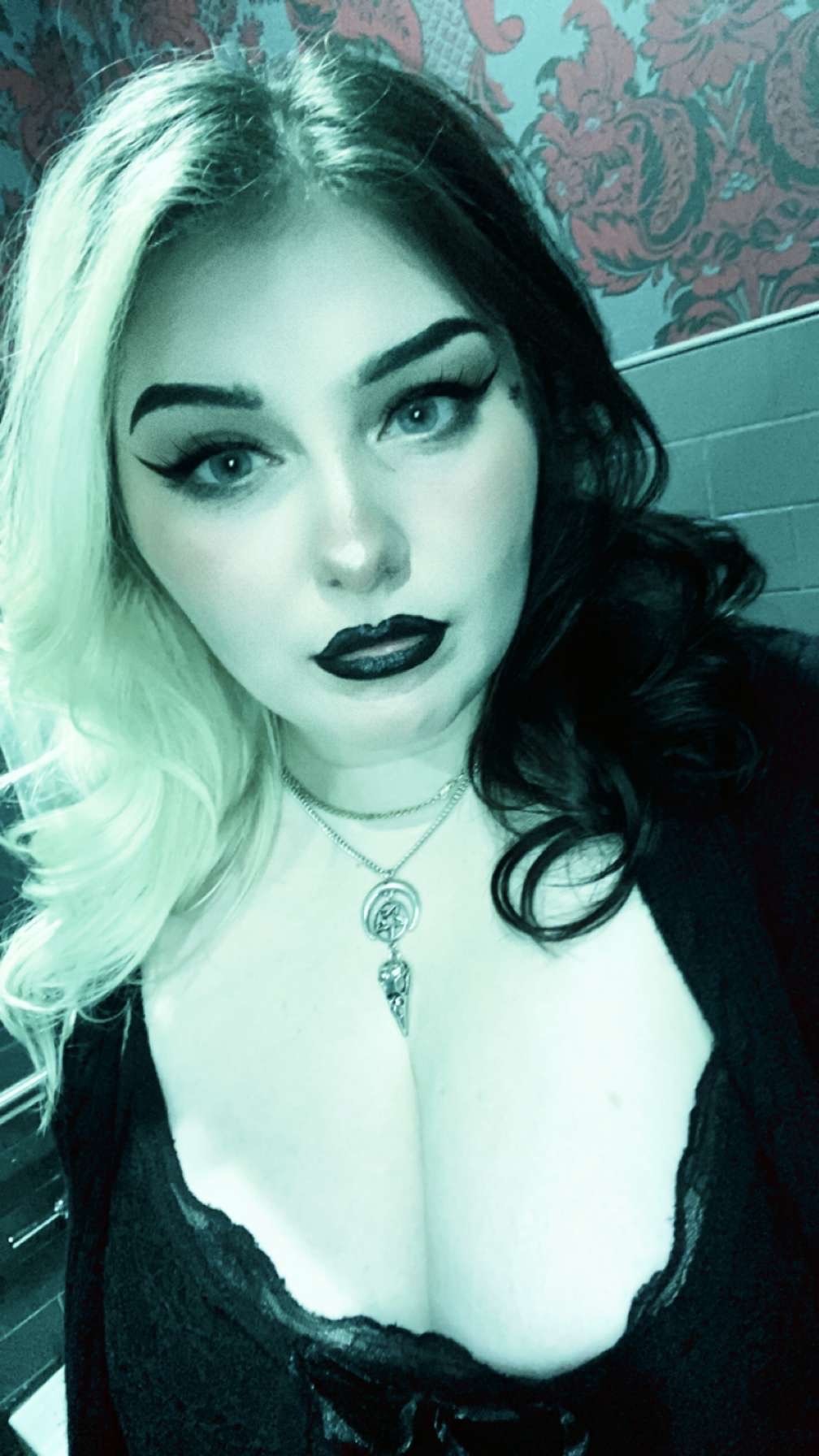 Velvetgothbabe profile