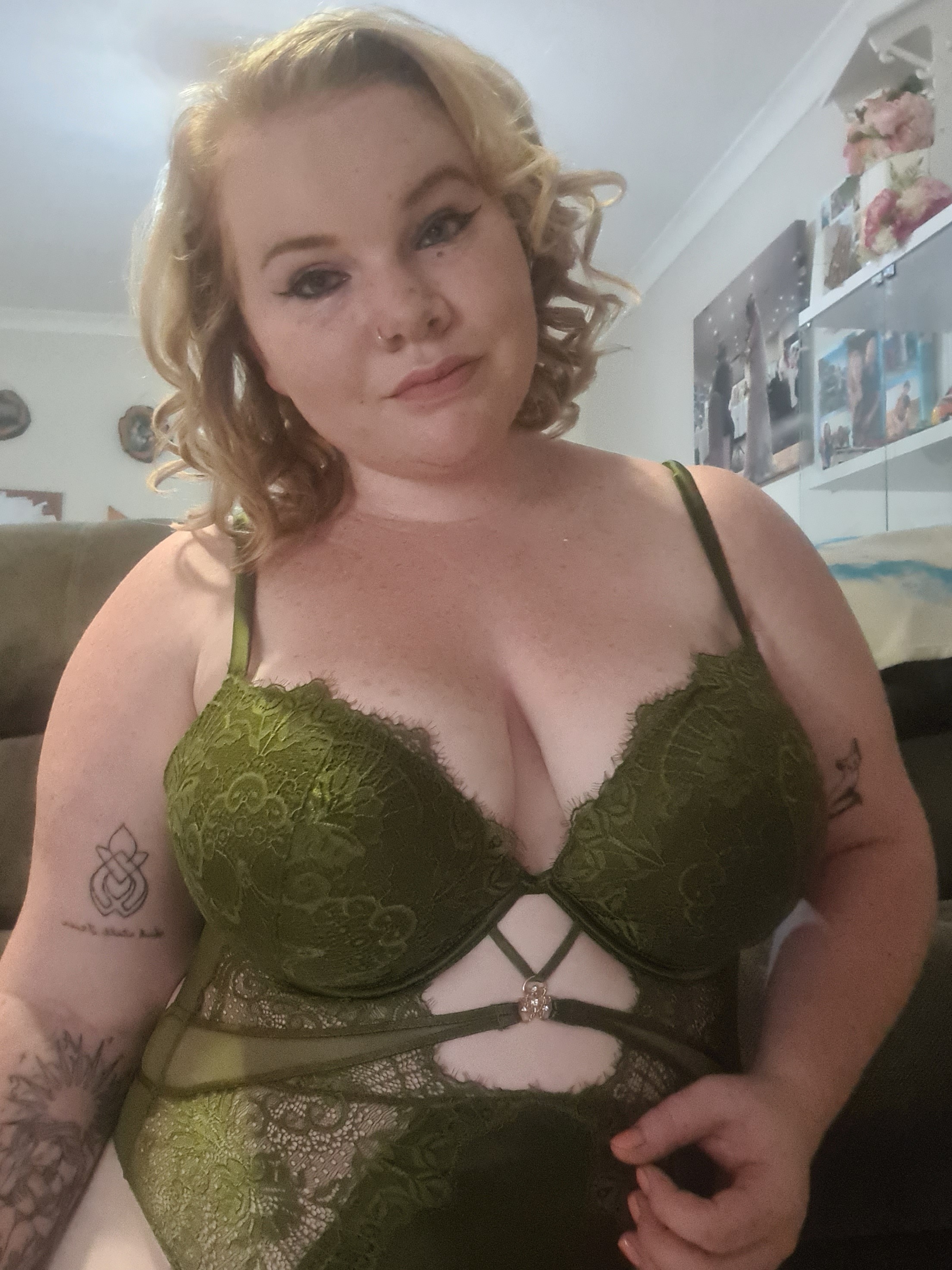 StrawberryCurvesxoxo profile