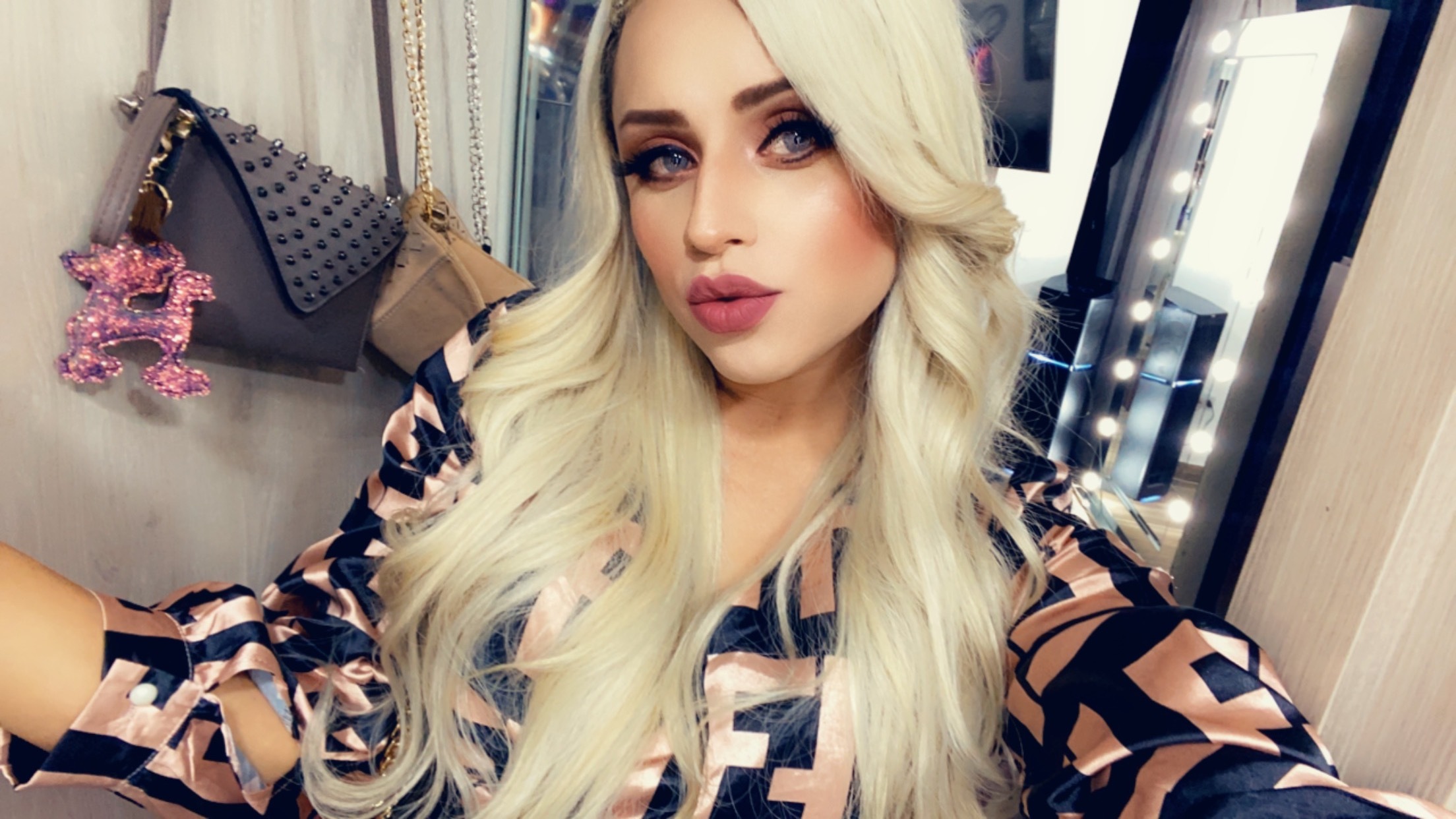 👱🏻‍♀️Barbie Doll 👑💋 thumbnail