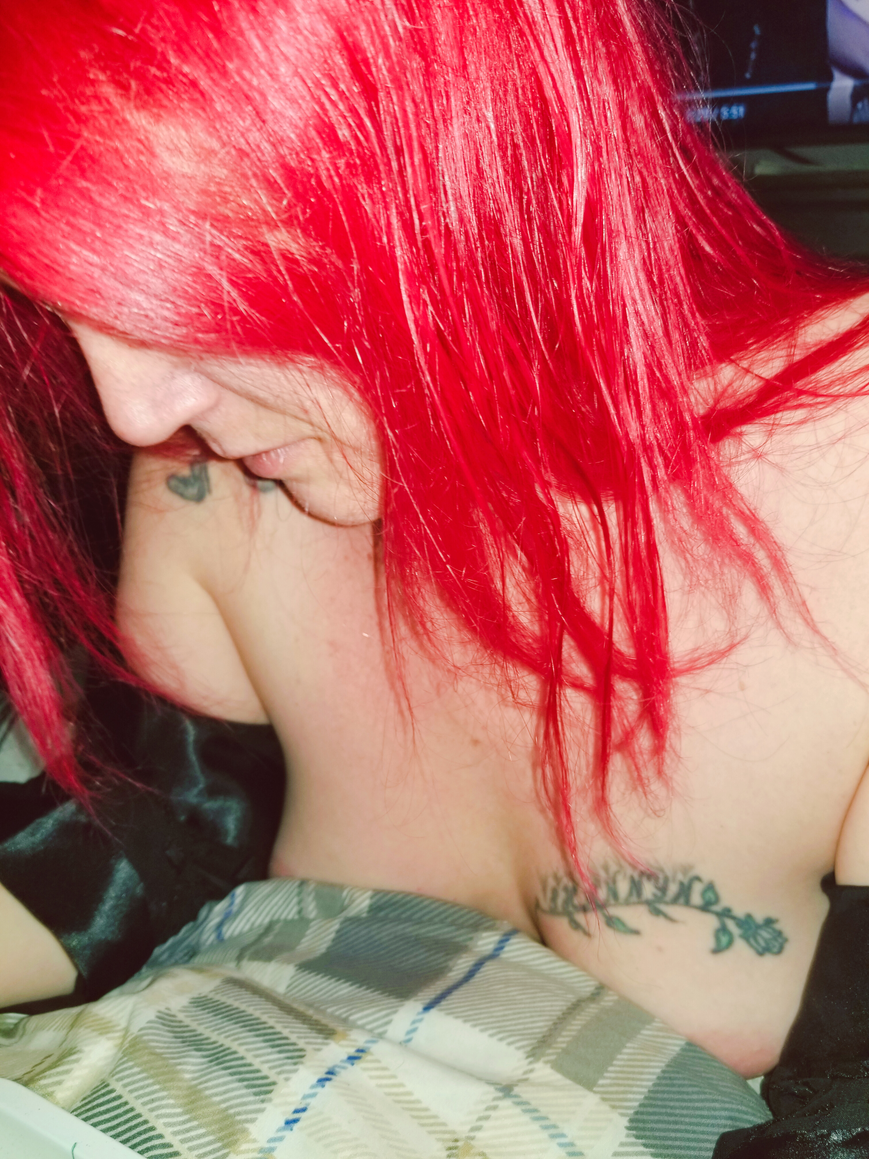 Hisredheadfree profile