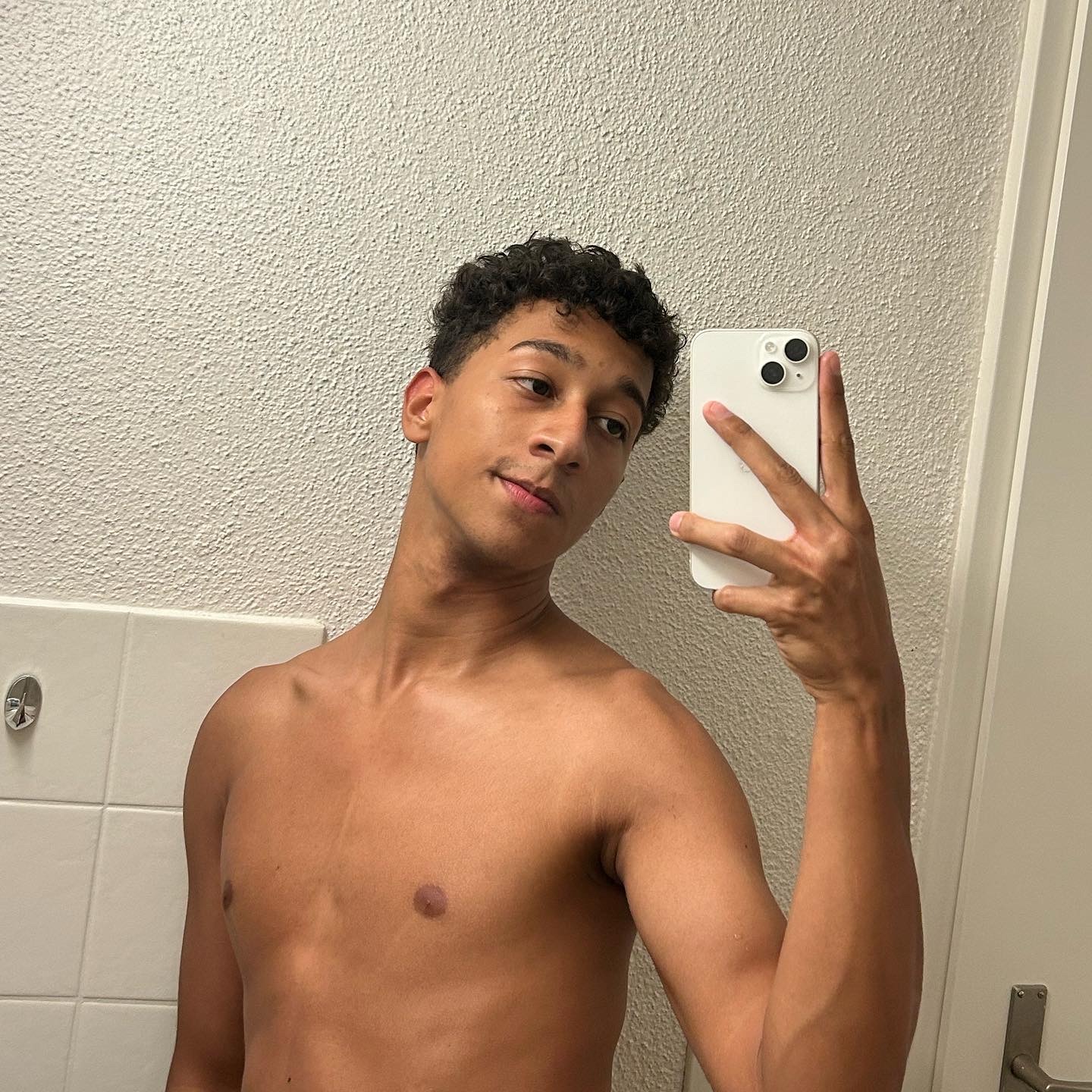 younggayboy_bigdick profile