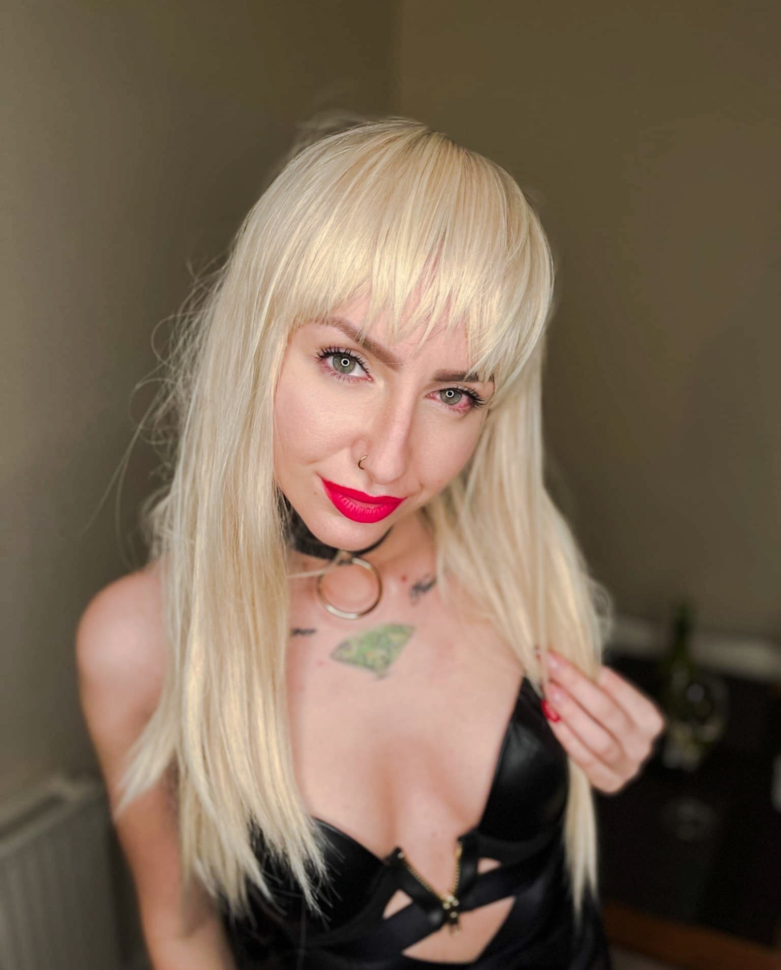 lea.bloom.fetish profile