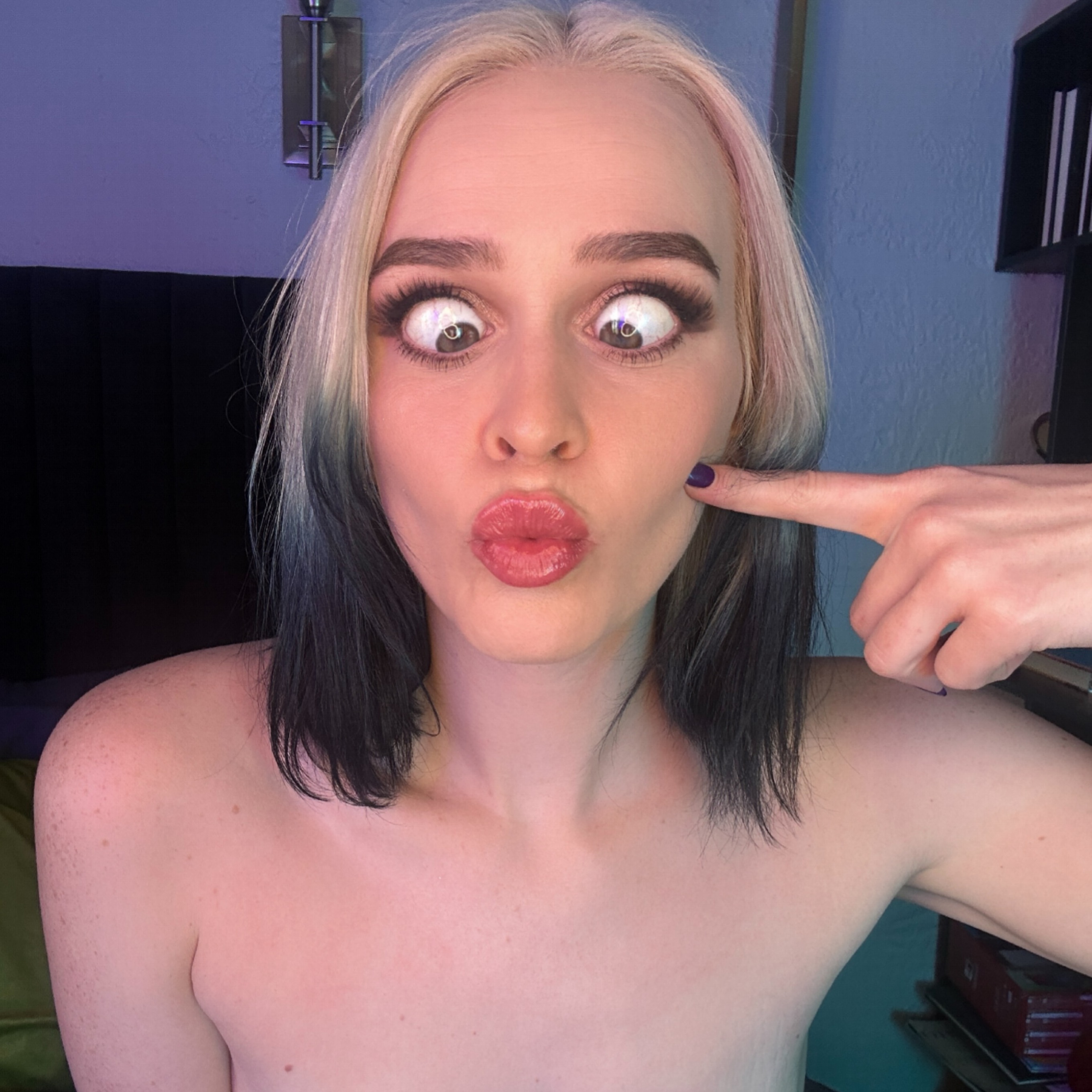 Sophie Violet🔞#1 E-GIRL on Onlyfans🎮😈 profile