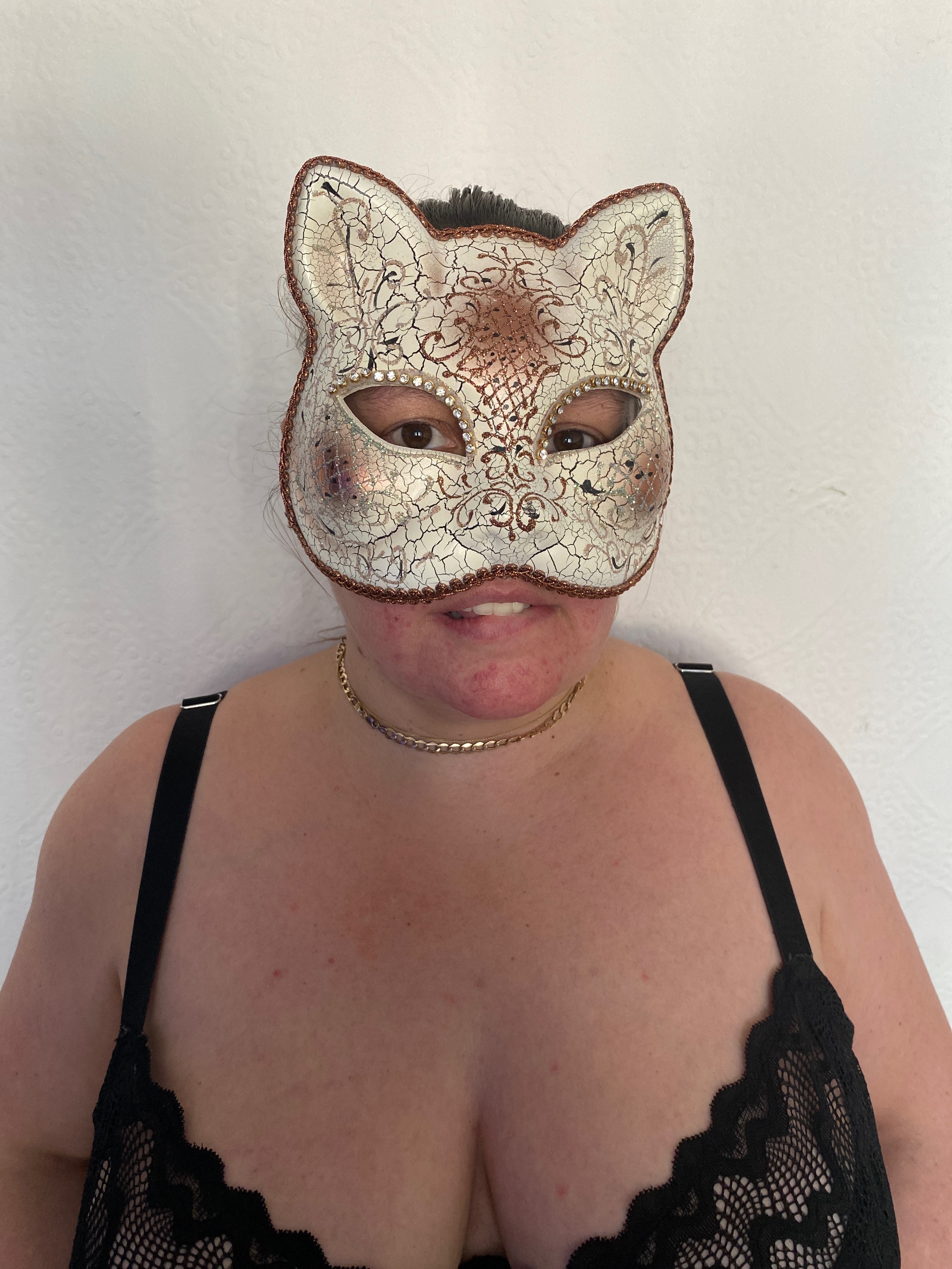 boobsandmasks profile