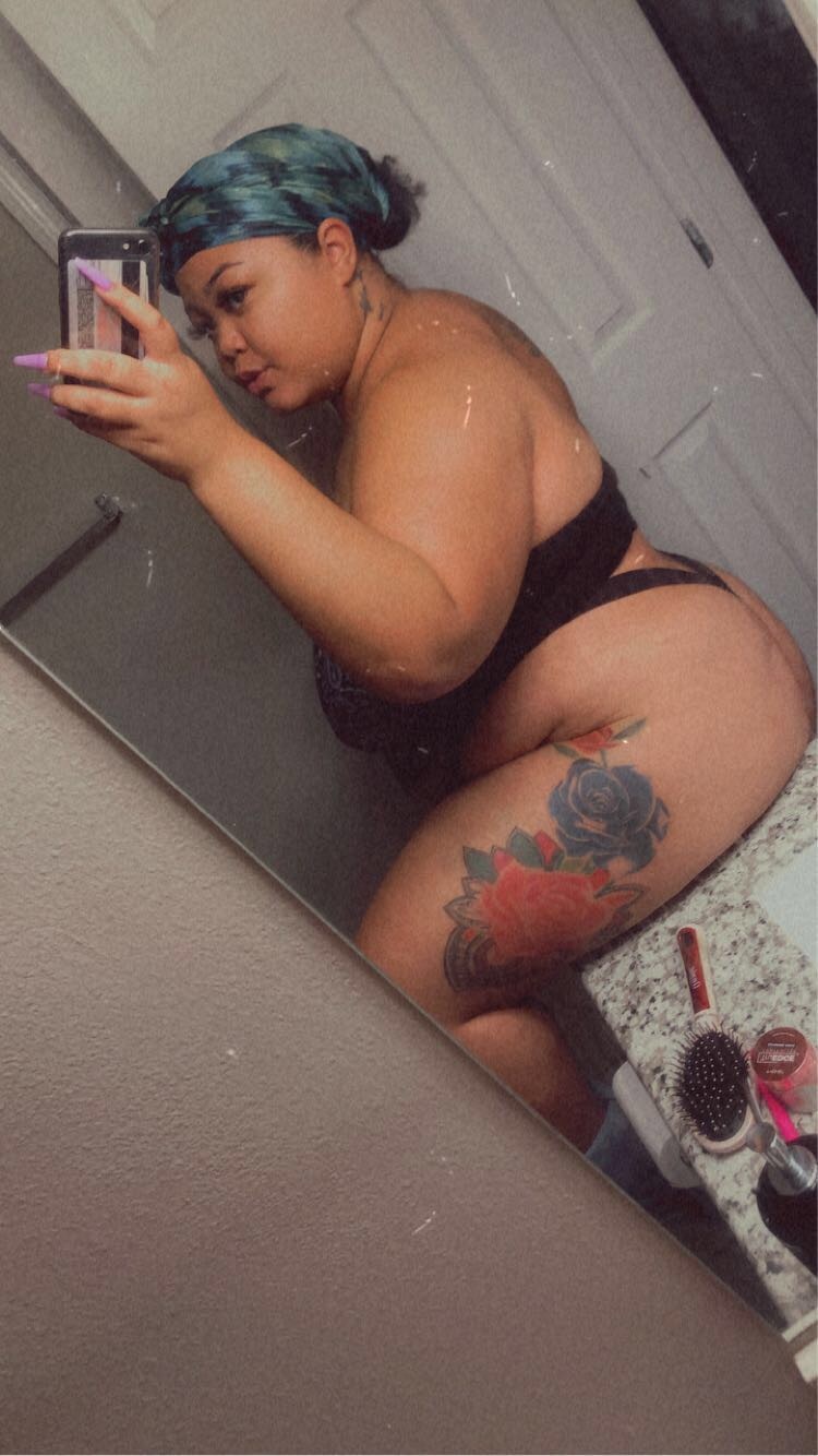 thickassyella_ profile