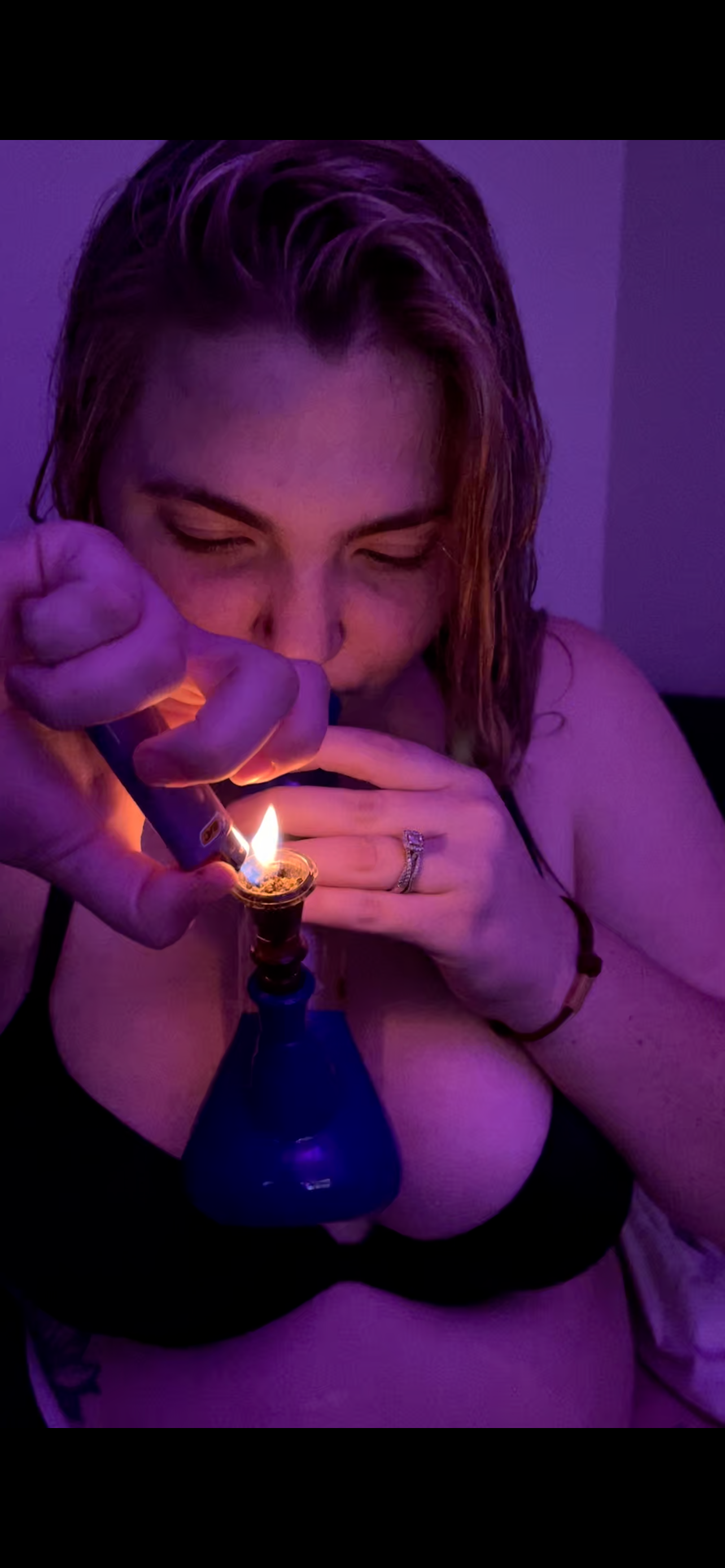 Stoner girl profile