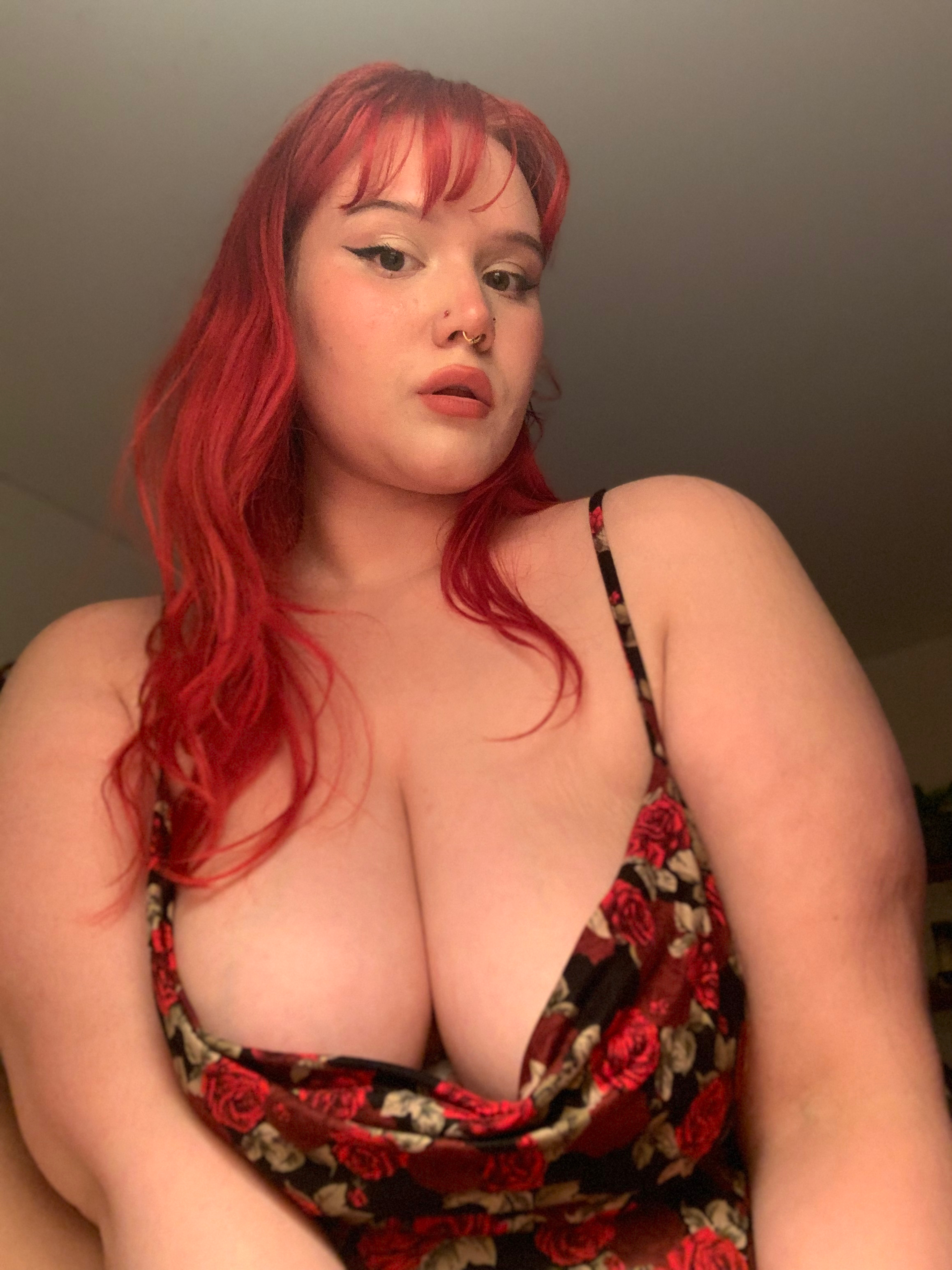 your favorite phat redhead ✧ profile