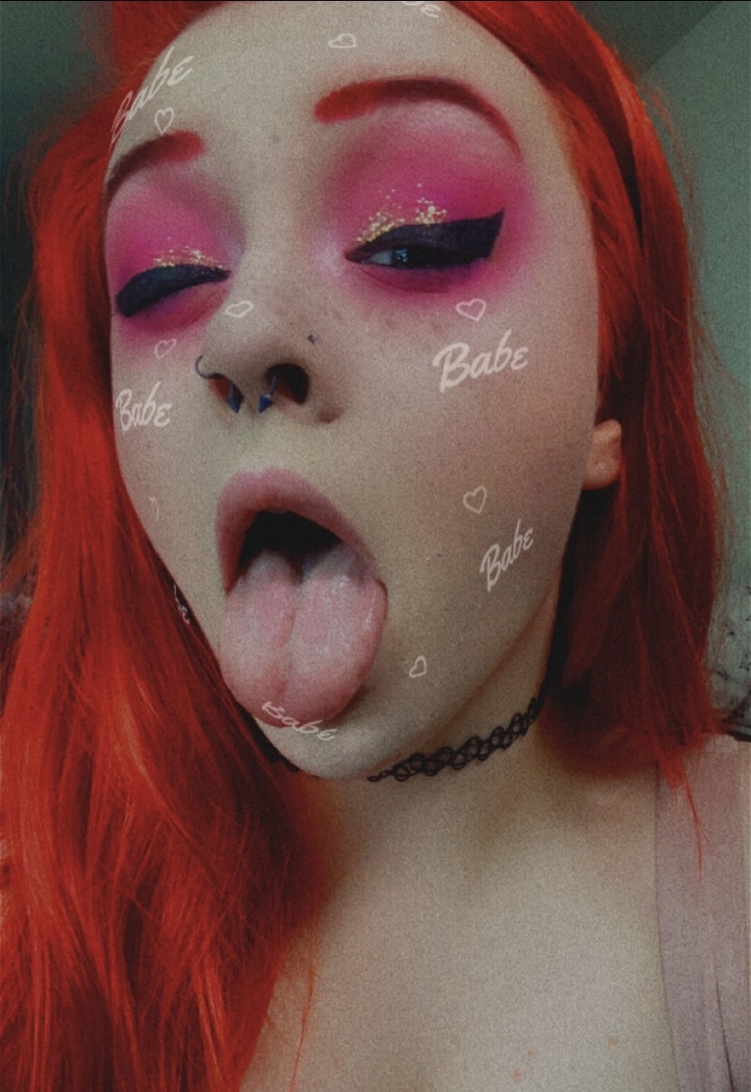 ♡ 𝔇𝔢𝔷𝔷𝔶 ♡ profile