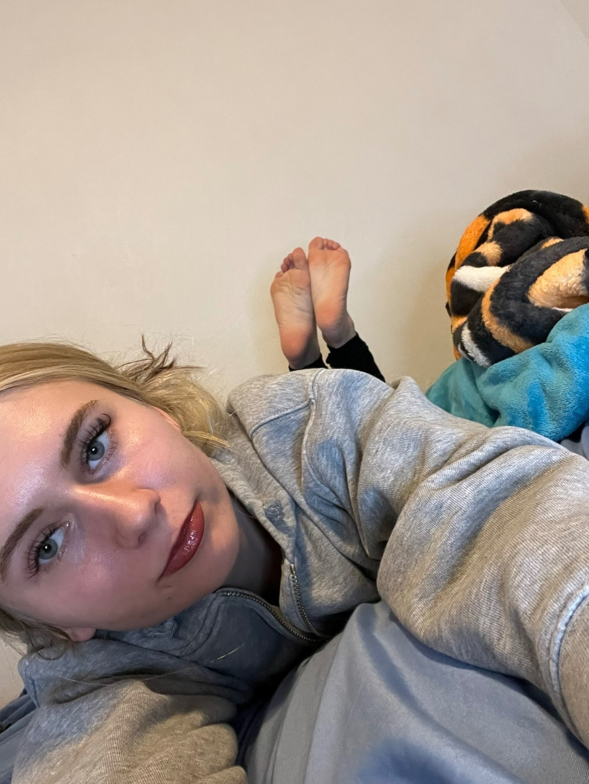 blondies_toes thumbnail