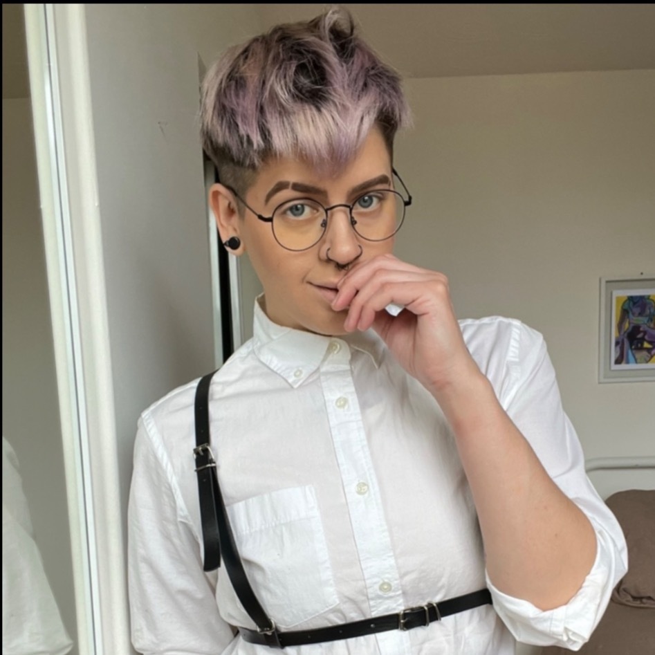 🖤 Alek | 29 | Trans Enby | Alt | Queer 🖤 profile