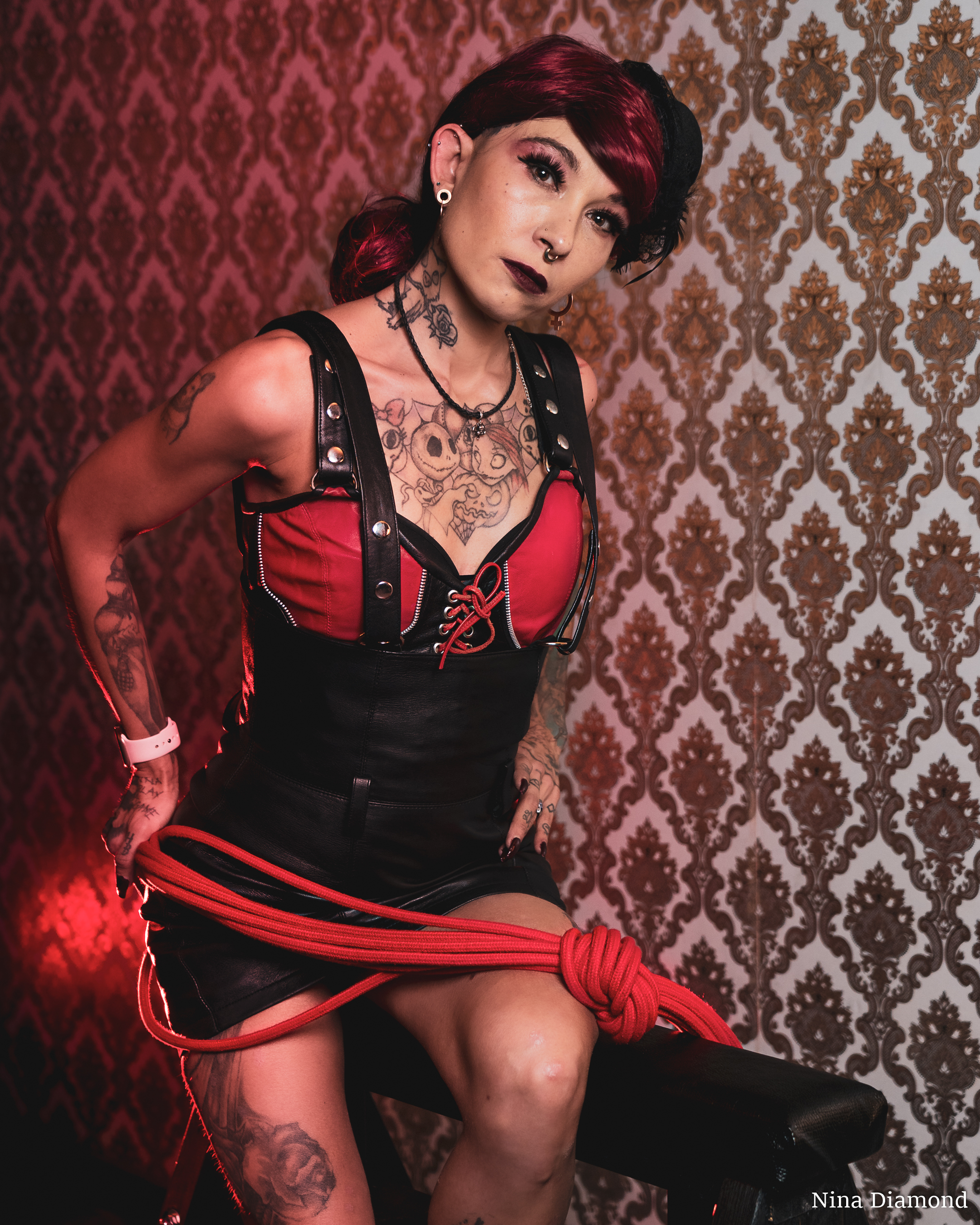 Mistress Nina Diamond profile