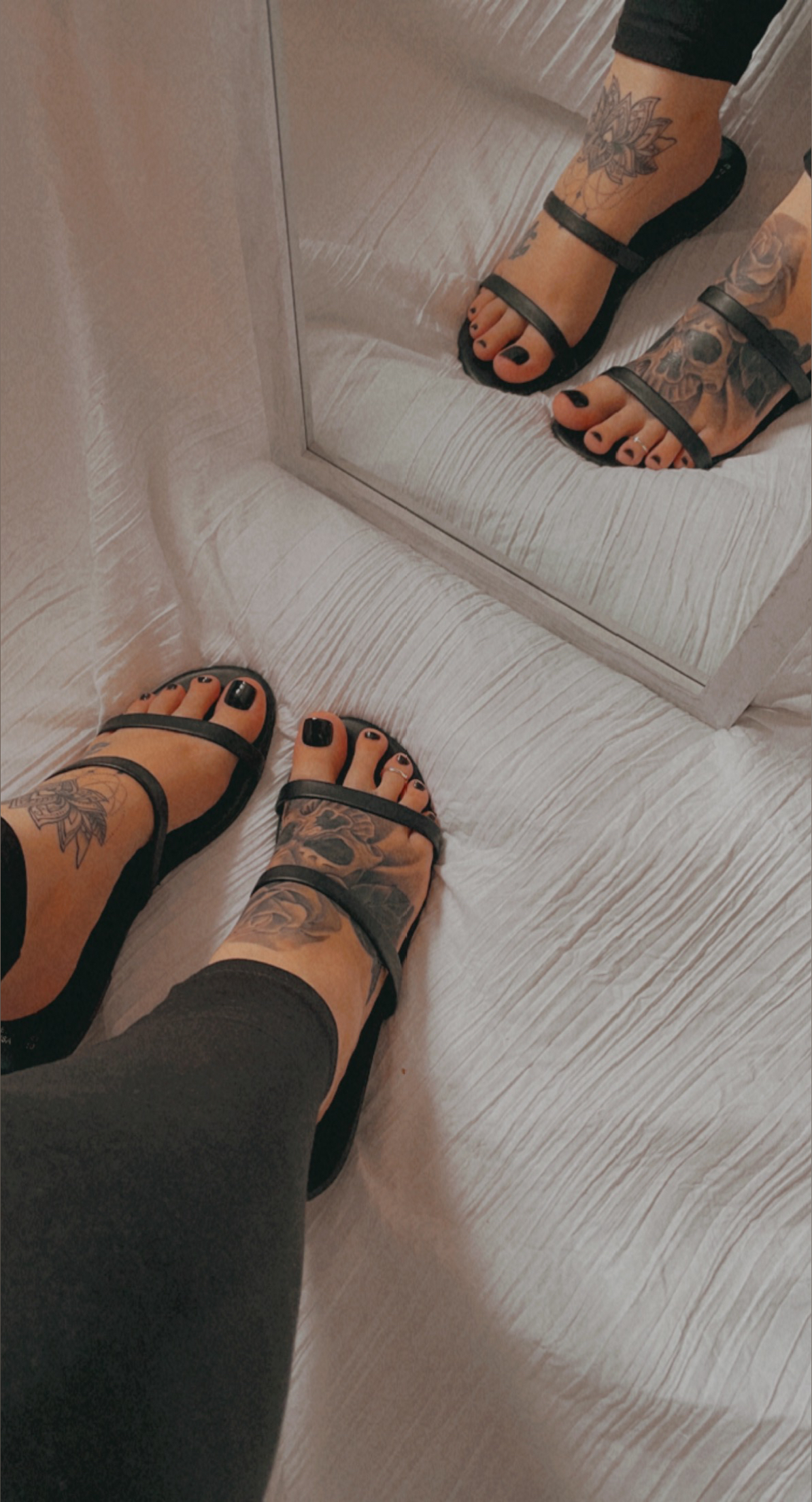 lady_barefeet_ink thumbnail