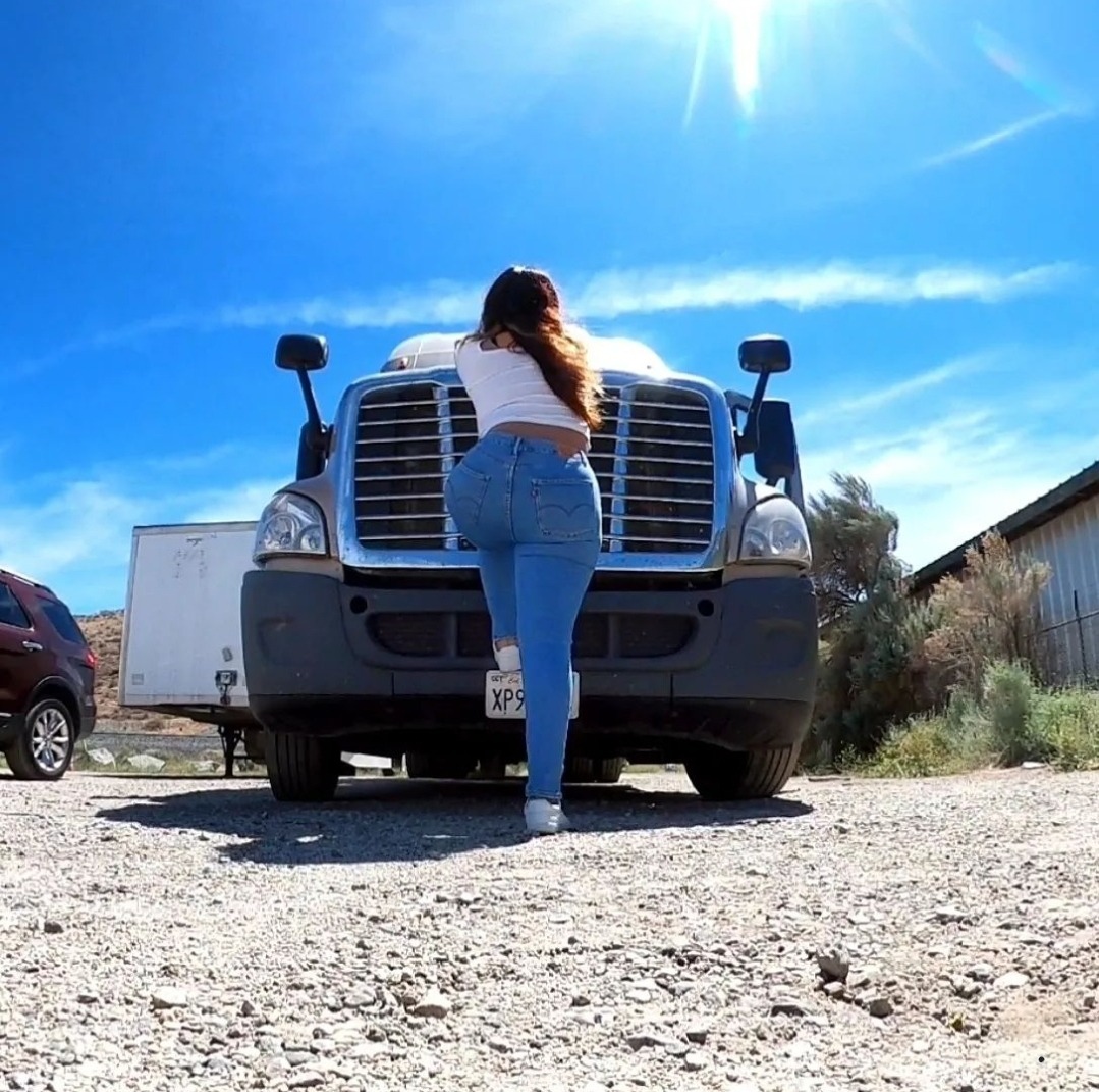 Naughty trucker 🔥 thumbnail