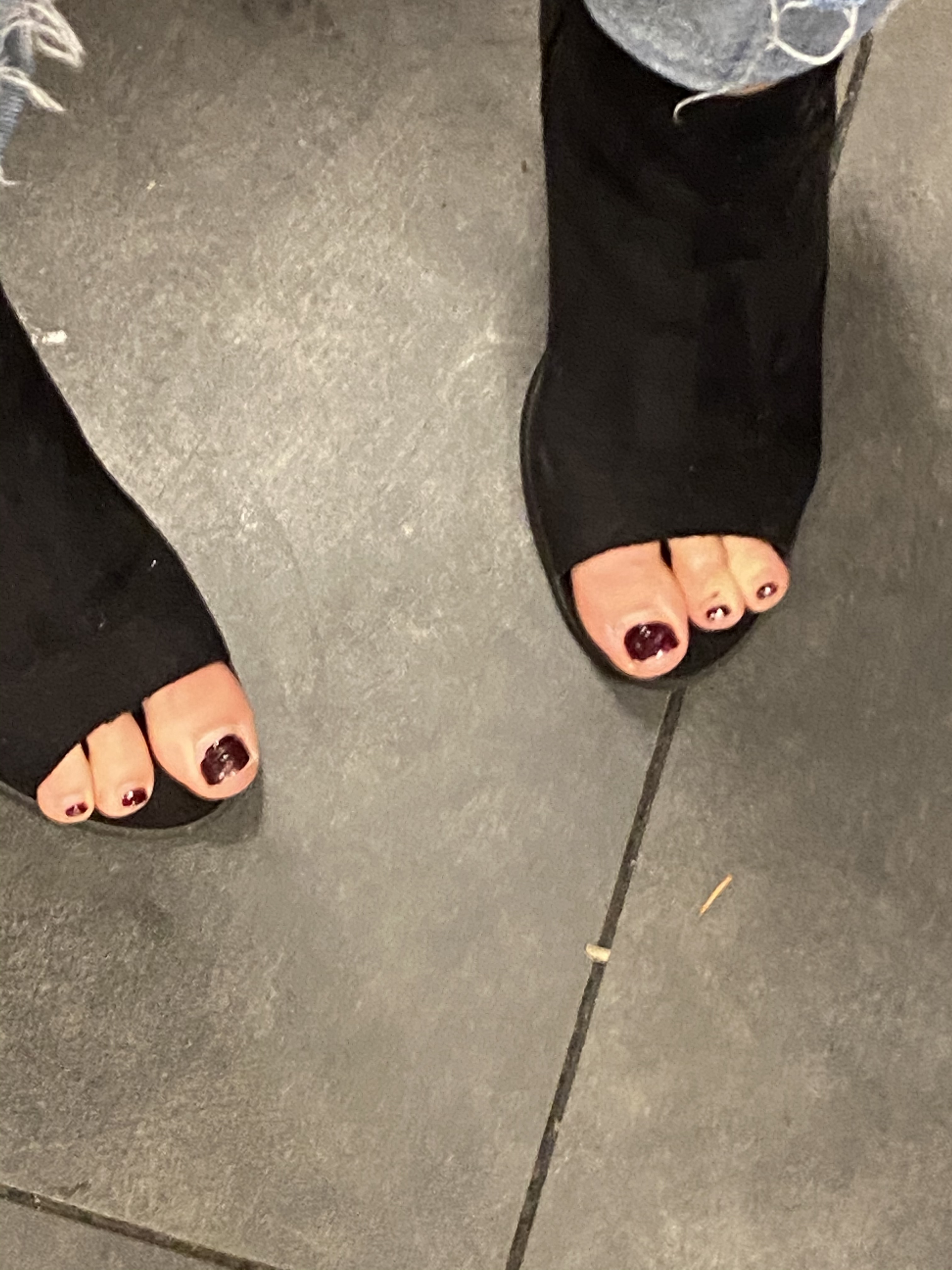 Feet Pics thumbnail