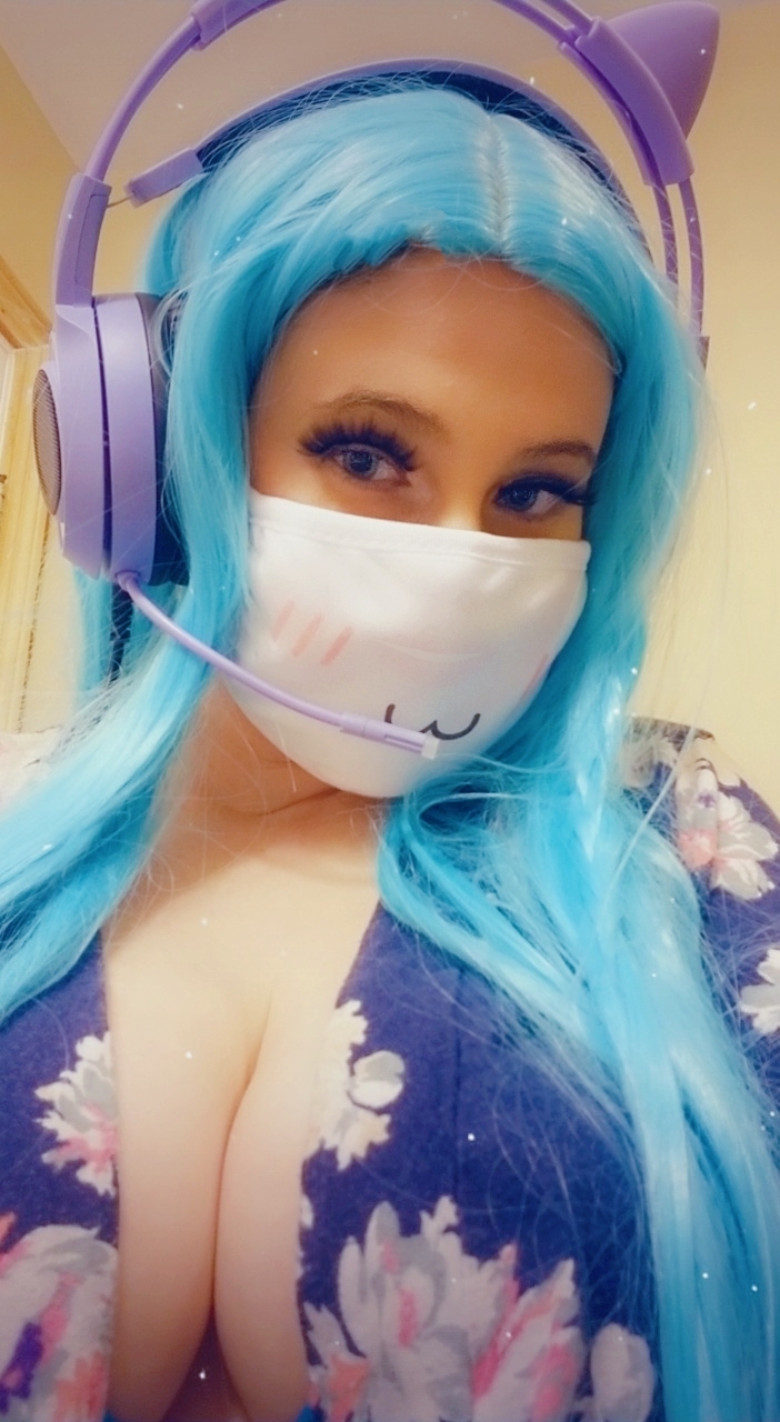 Blue Eyed Gamer Girl profile