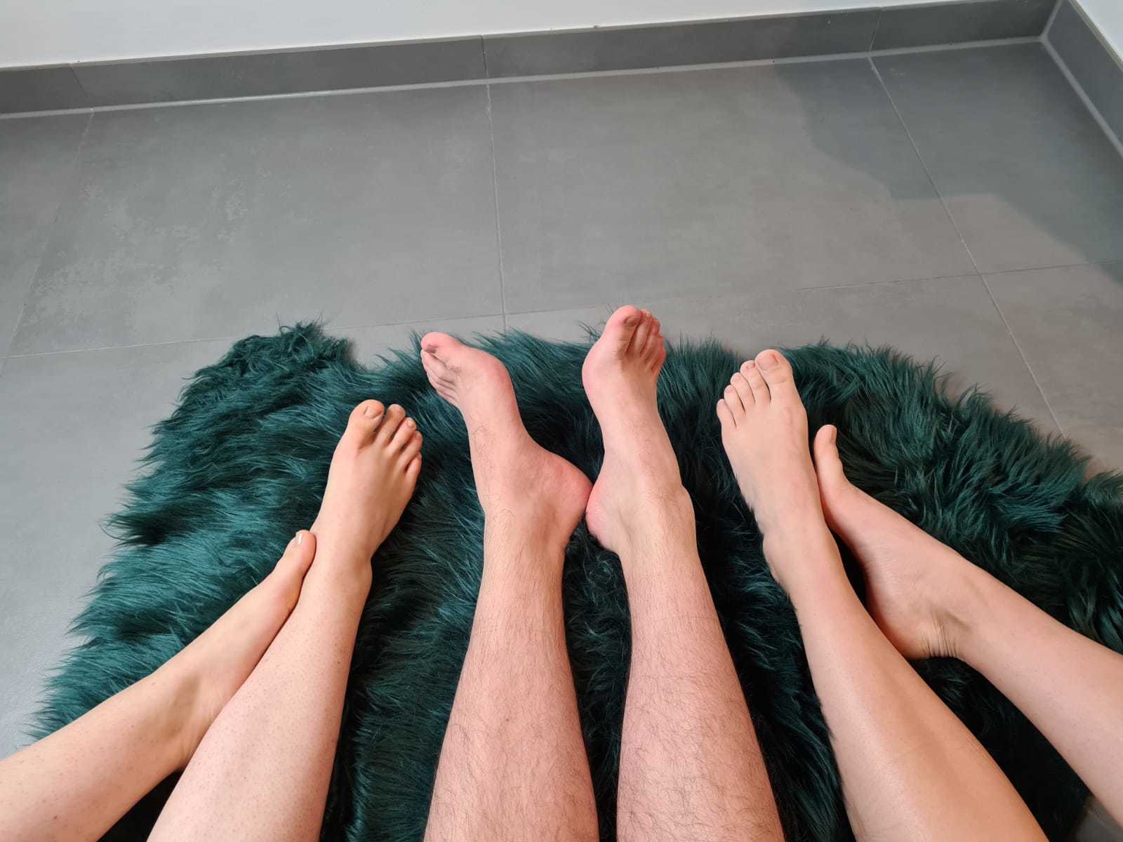 threeroyalfeetcover