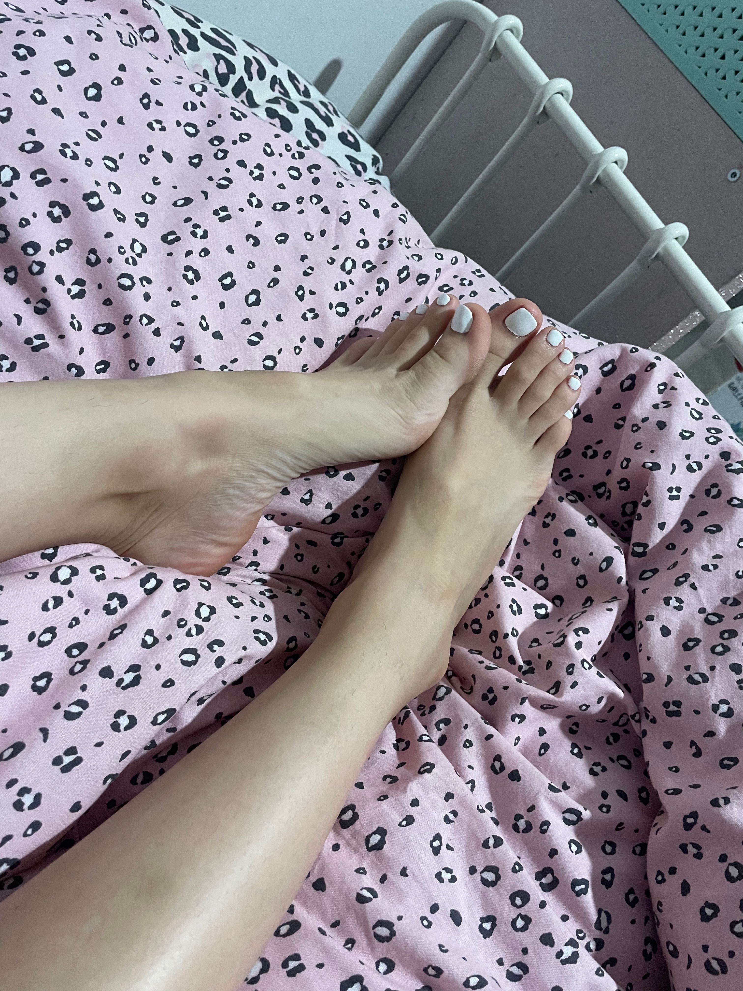 PrettyWhiteToes profile