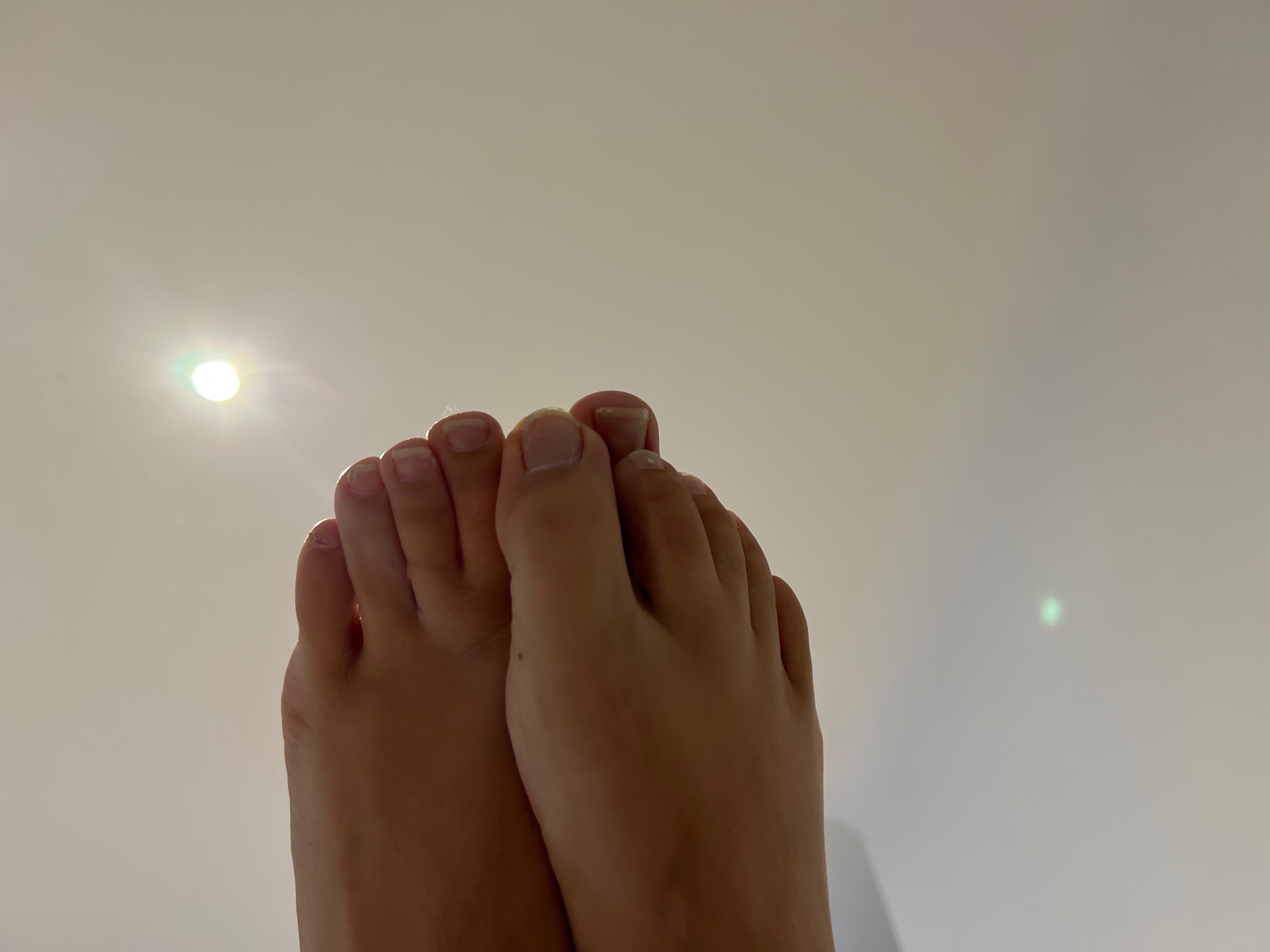 Kiki's toes thumbnail