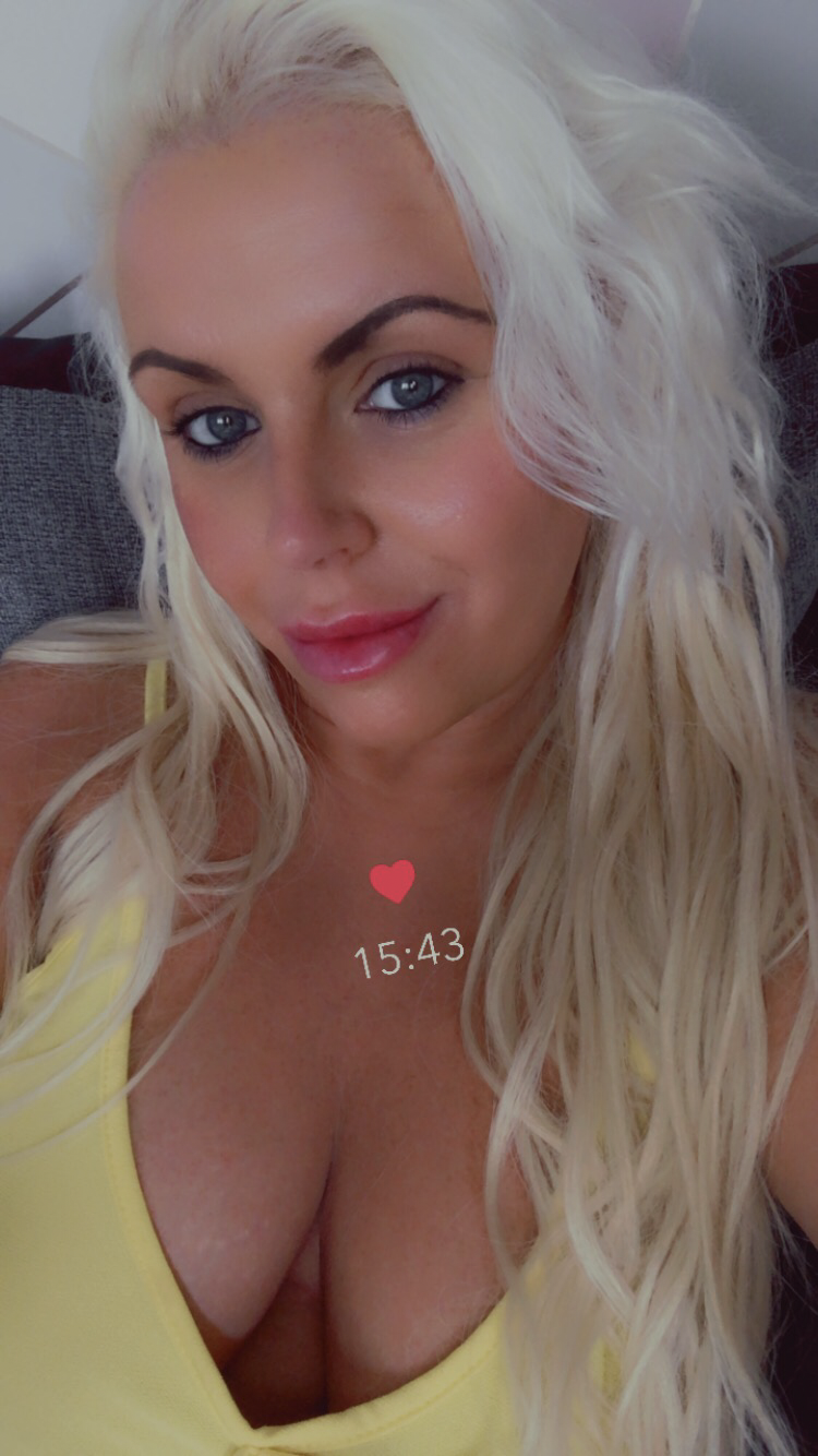 blondebitch32 profile