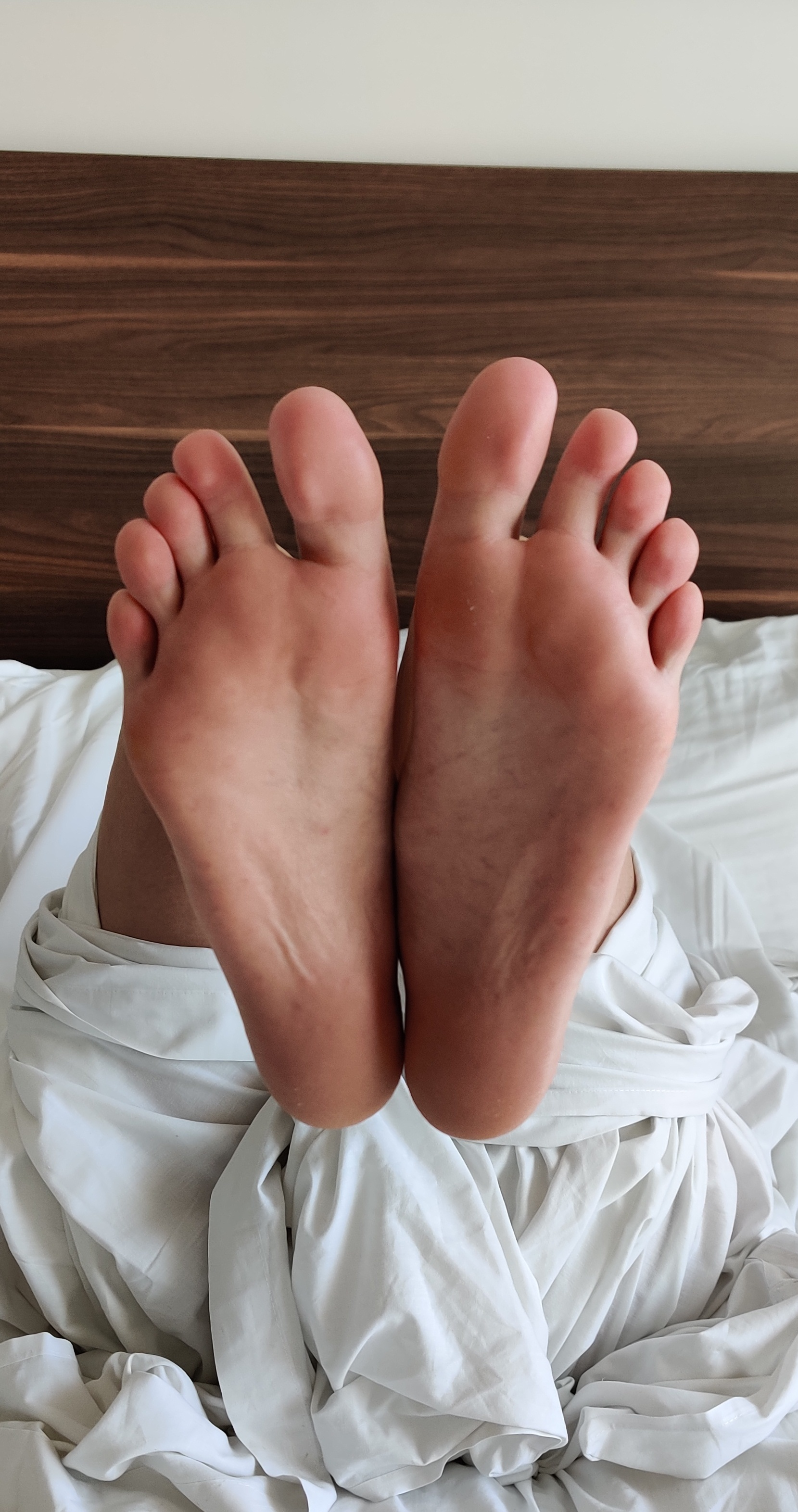 FionaLeet - foot fetish page profile