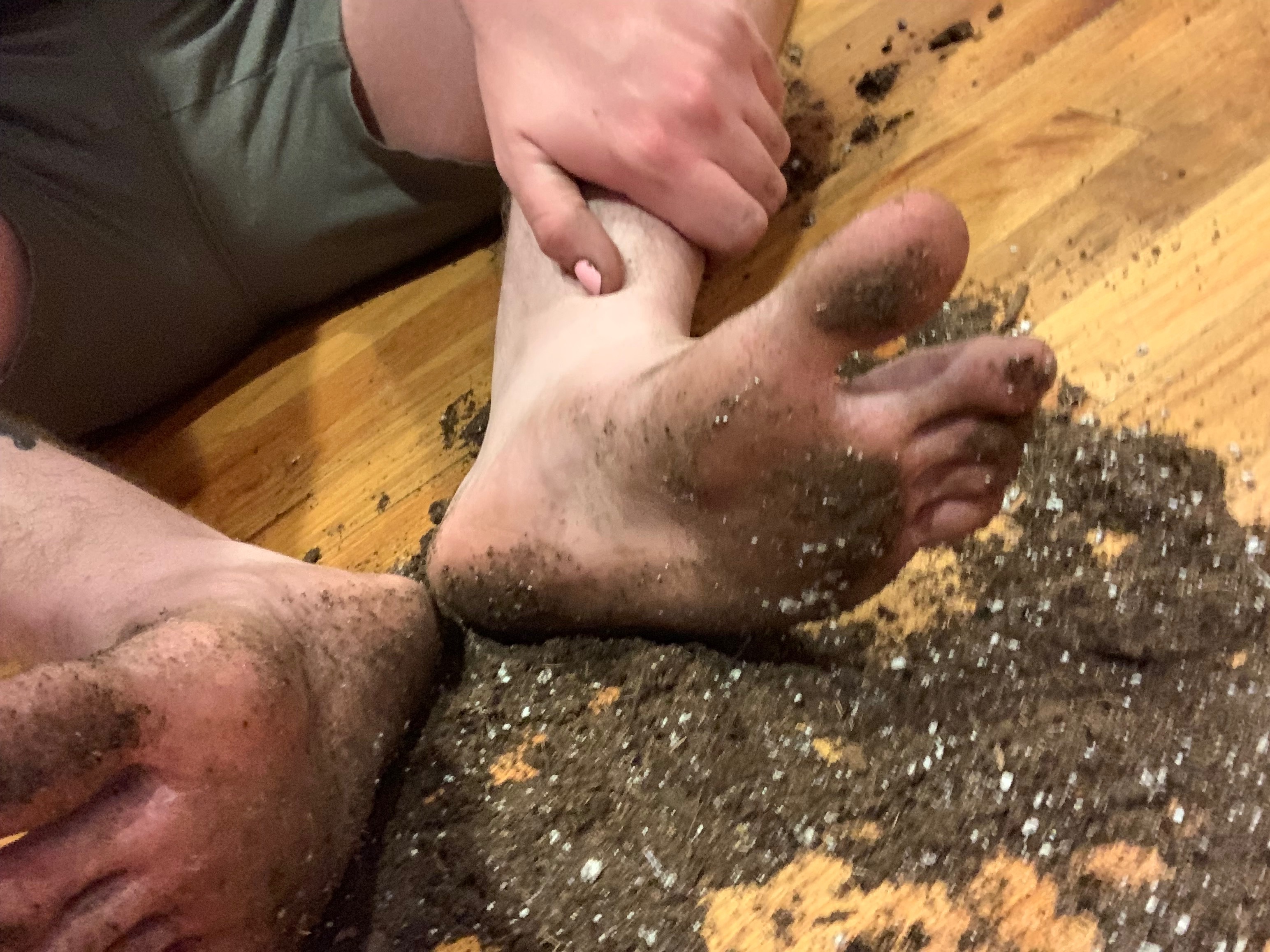 pretty_man_feet thumbnail