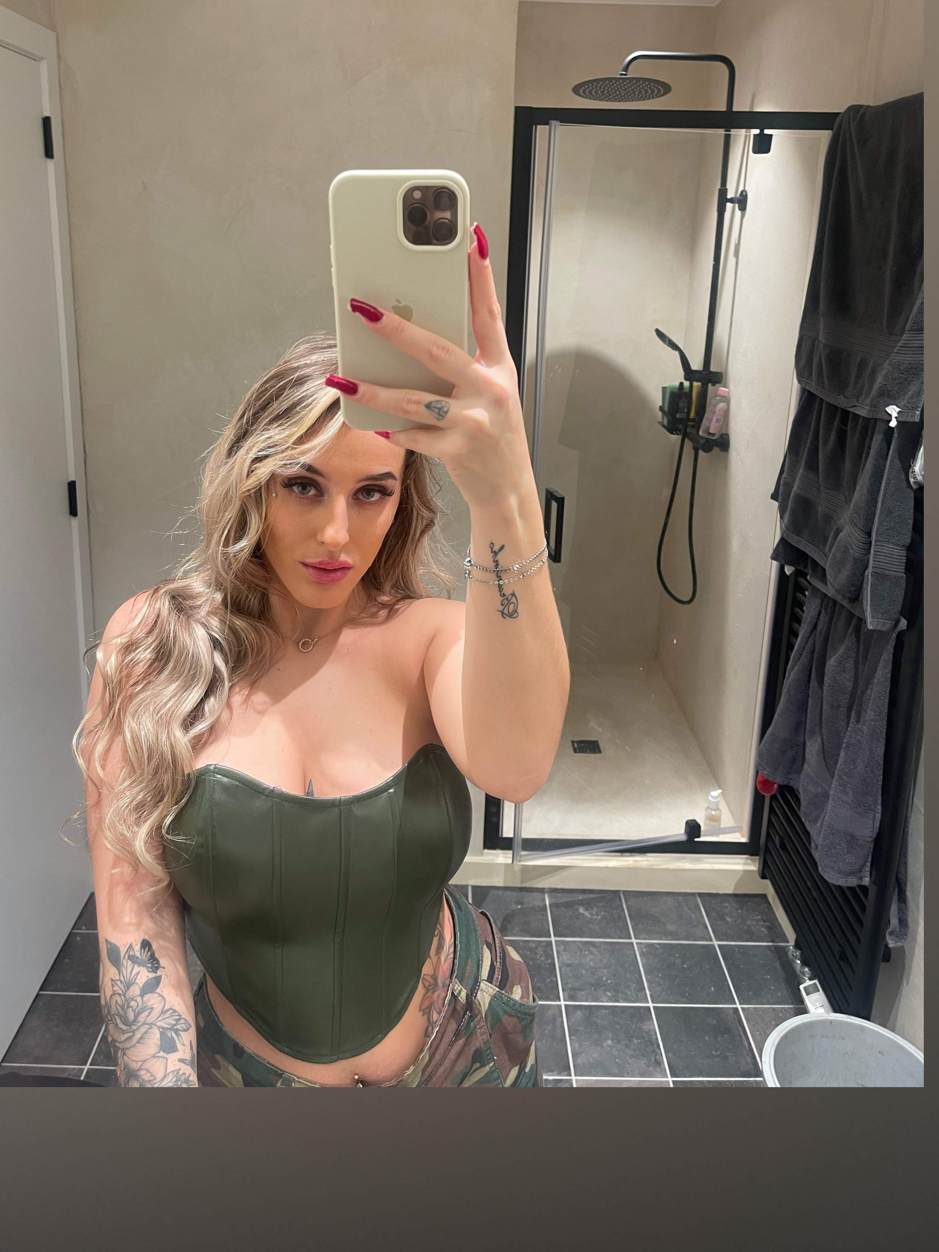 blondegirlp thumbnail