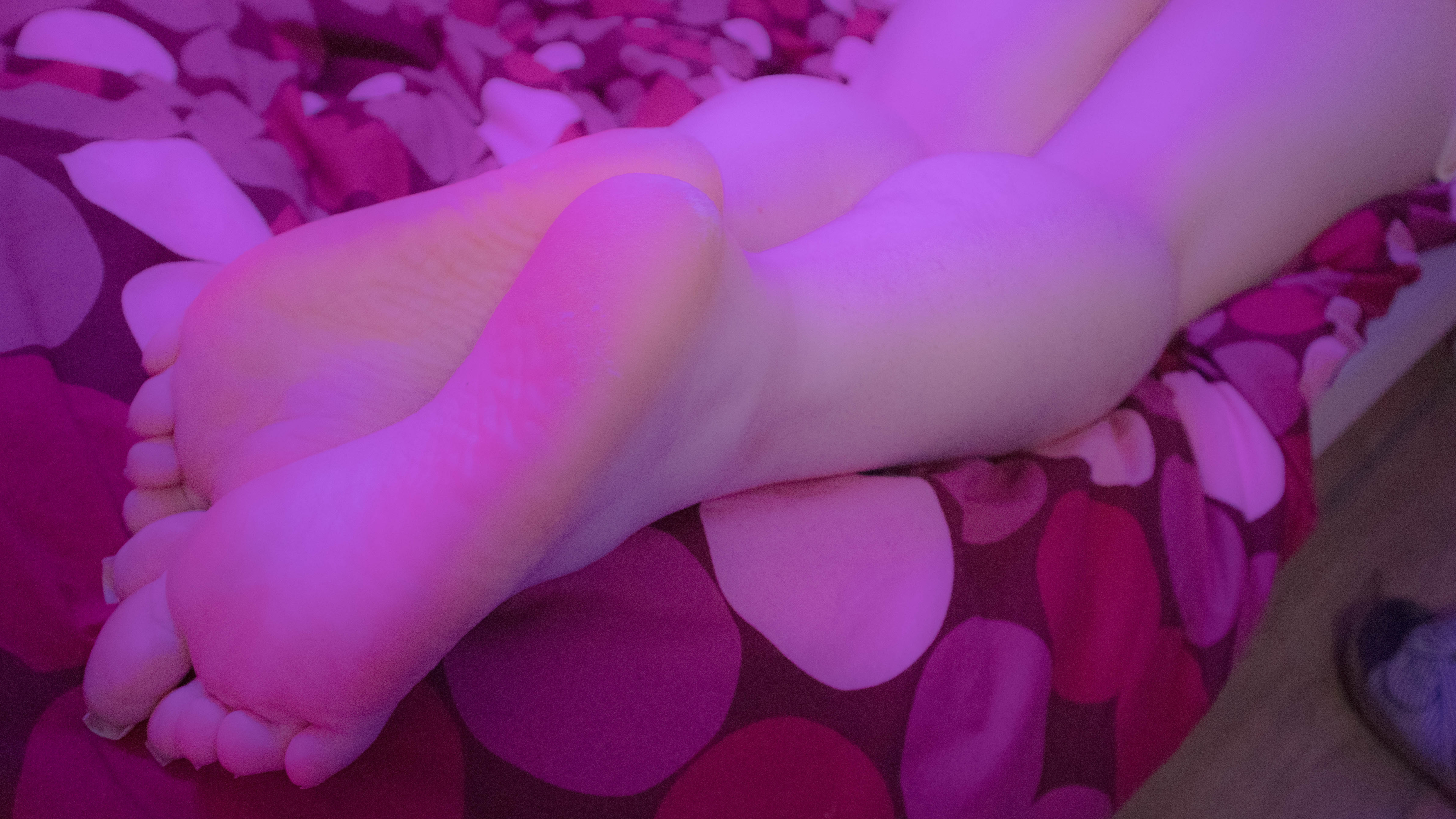 Goddess Izzy | Foot and Nail Mistress 👣 thumbnail