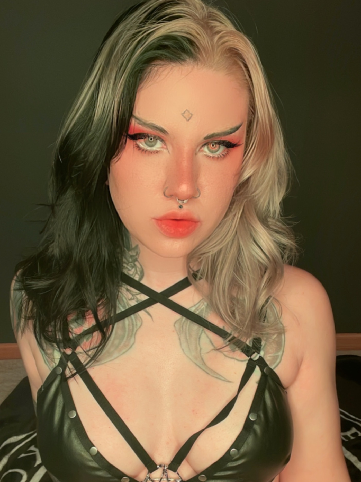 demoness 🗡𝖘𝖆𝖙𝖆𝖓𝖎𝖈 𝖘𝖑𝖚𝖙 profile