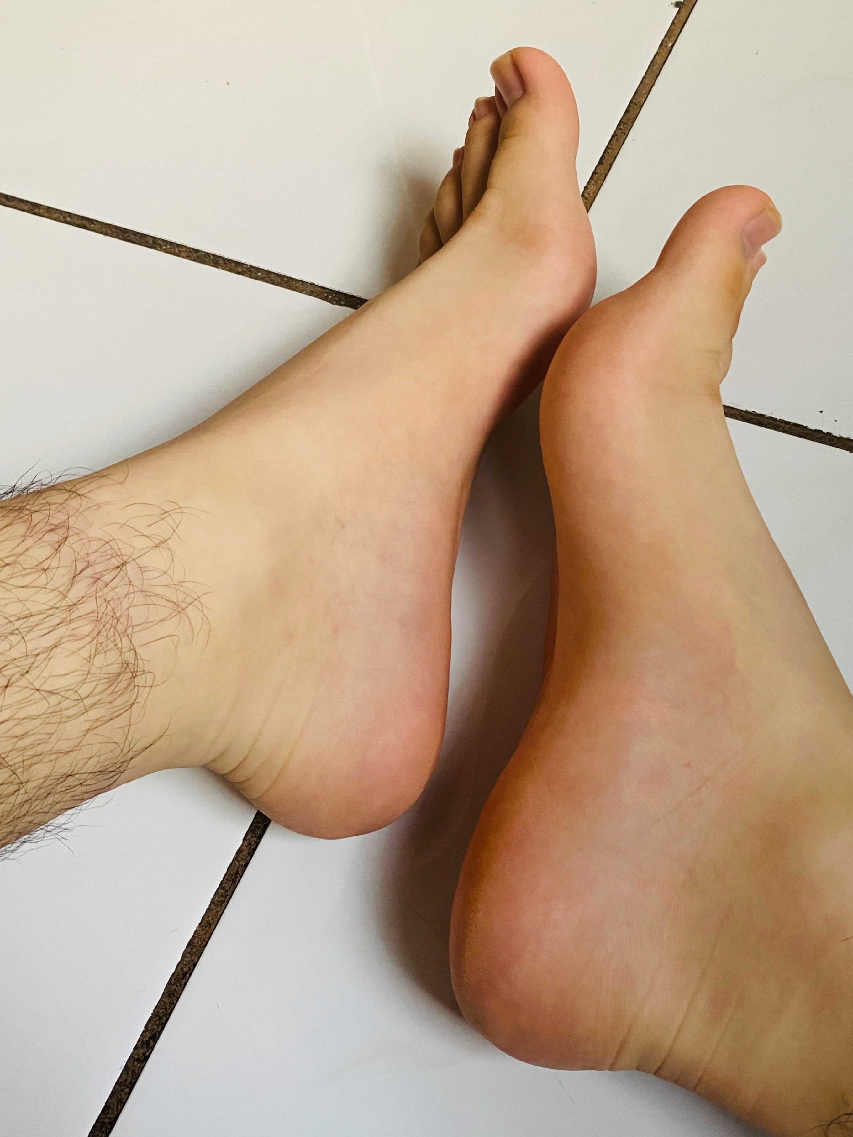 feetandres thumbnail