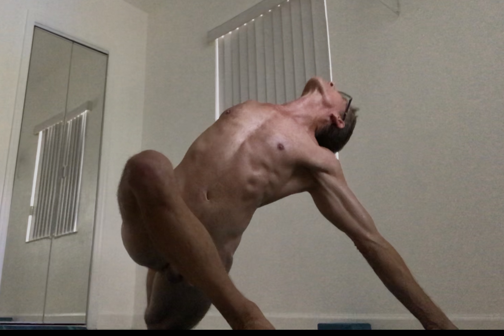 nakedyogaman profile