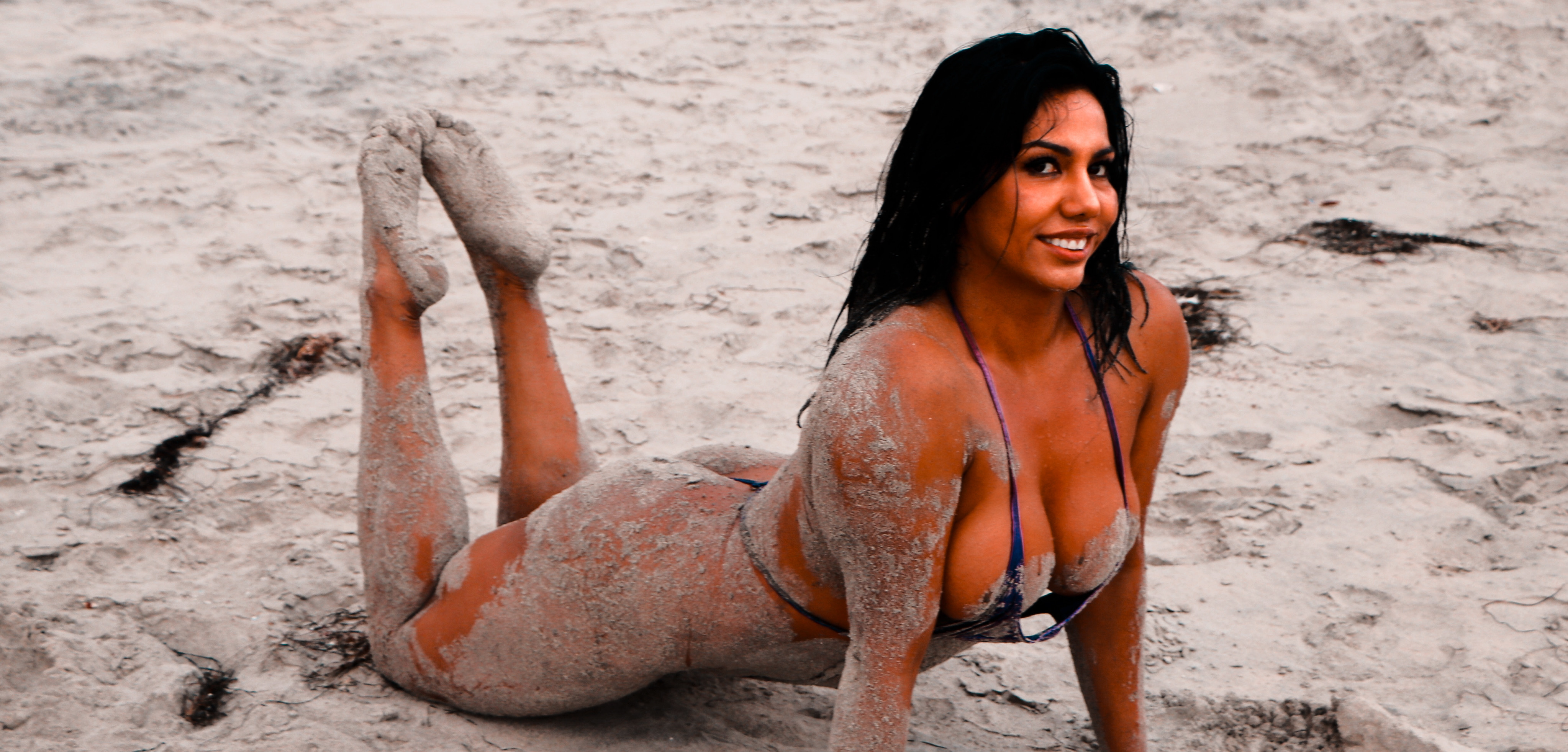 latinmusclegoddess thumbnail