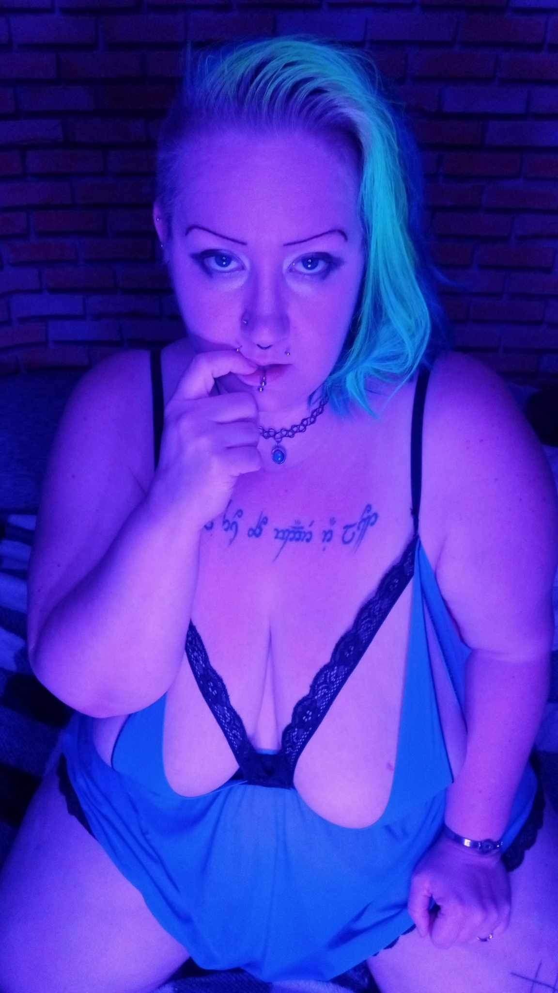 neonprincessxxx profile