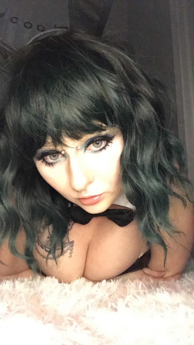 Bad_Bunny 🐰 ✨VIP✨ profile