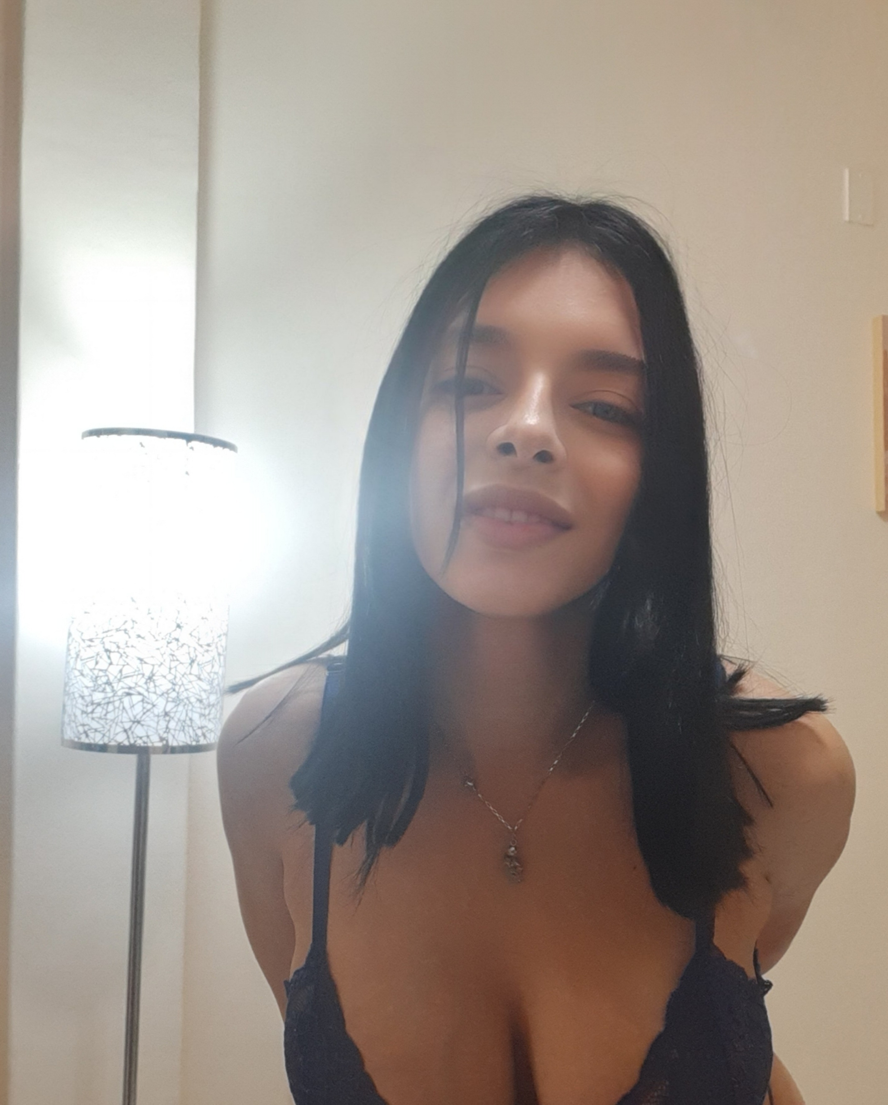 arilatinahot profile