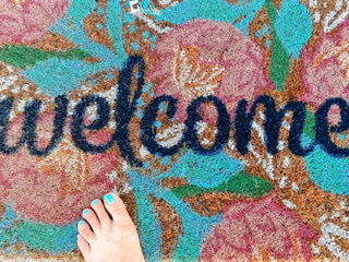 feet_thru_the_world thumbnail