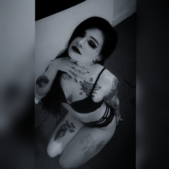 gothic_goddesss profile